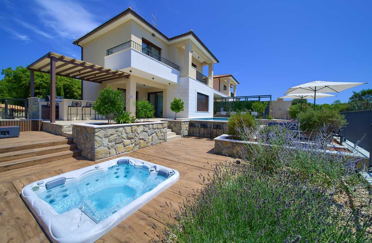 Villa LADY s grijanim bazenom, jacuzzijem i saunom