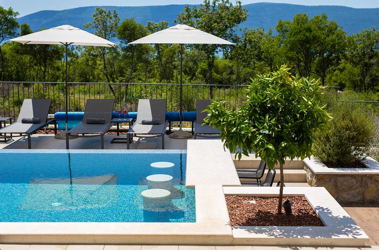 Villa LADY s grijanim bazenom, jacuzzijem i saunom