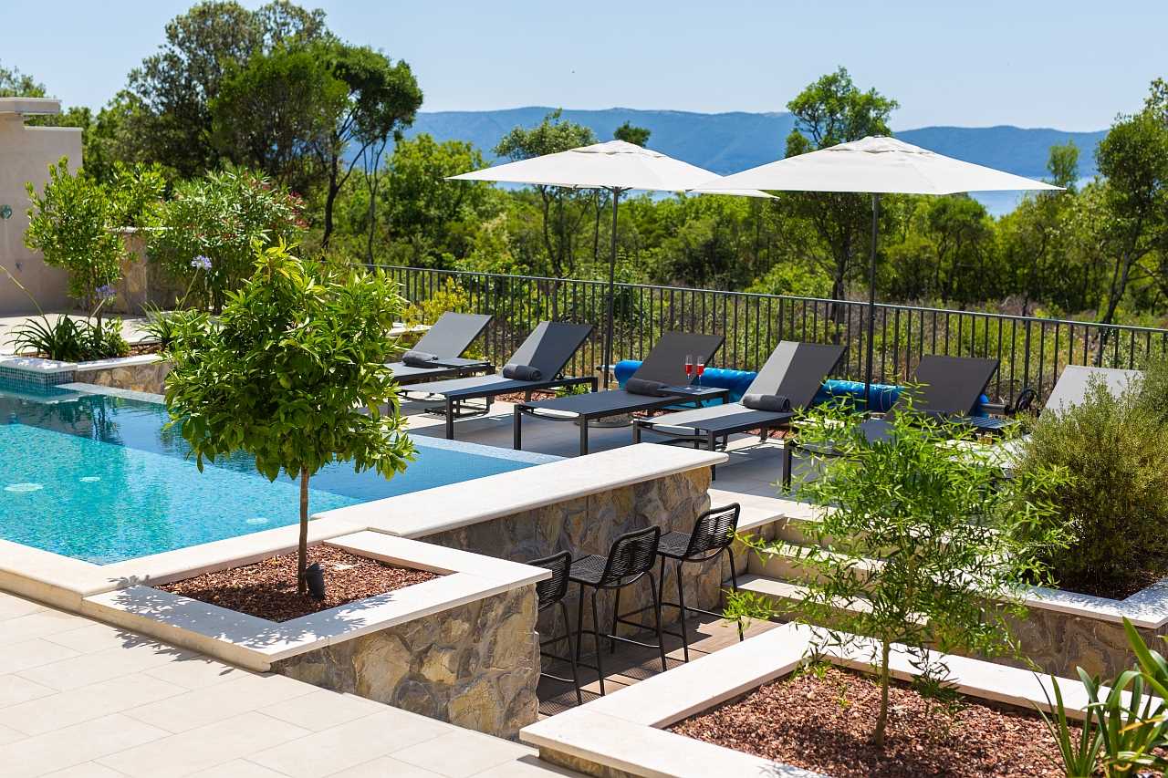 Villa LADY s grijanim bazenom, jacuzzijem i saunom