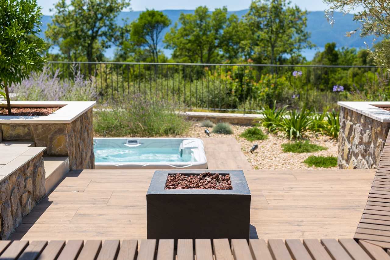 Villa LADY s grijanim bazenom, jacuzzijem i saunom