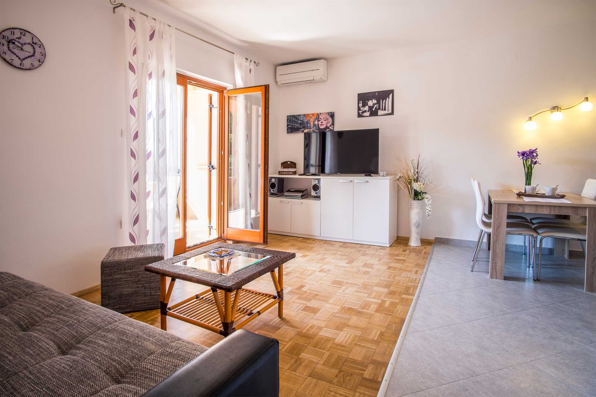Apartment IVA close to the beach