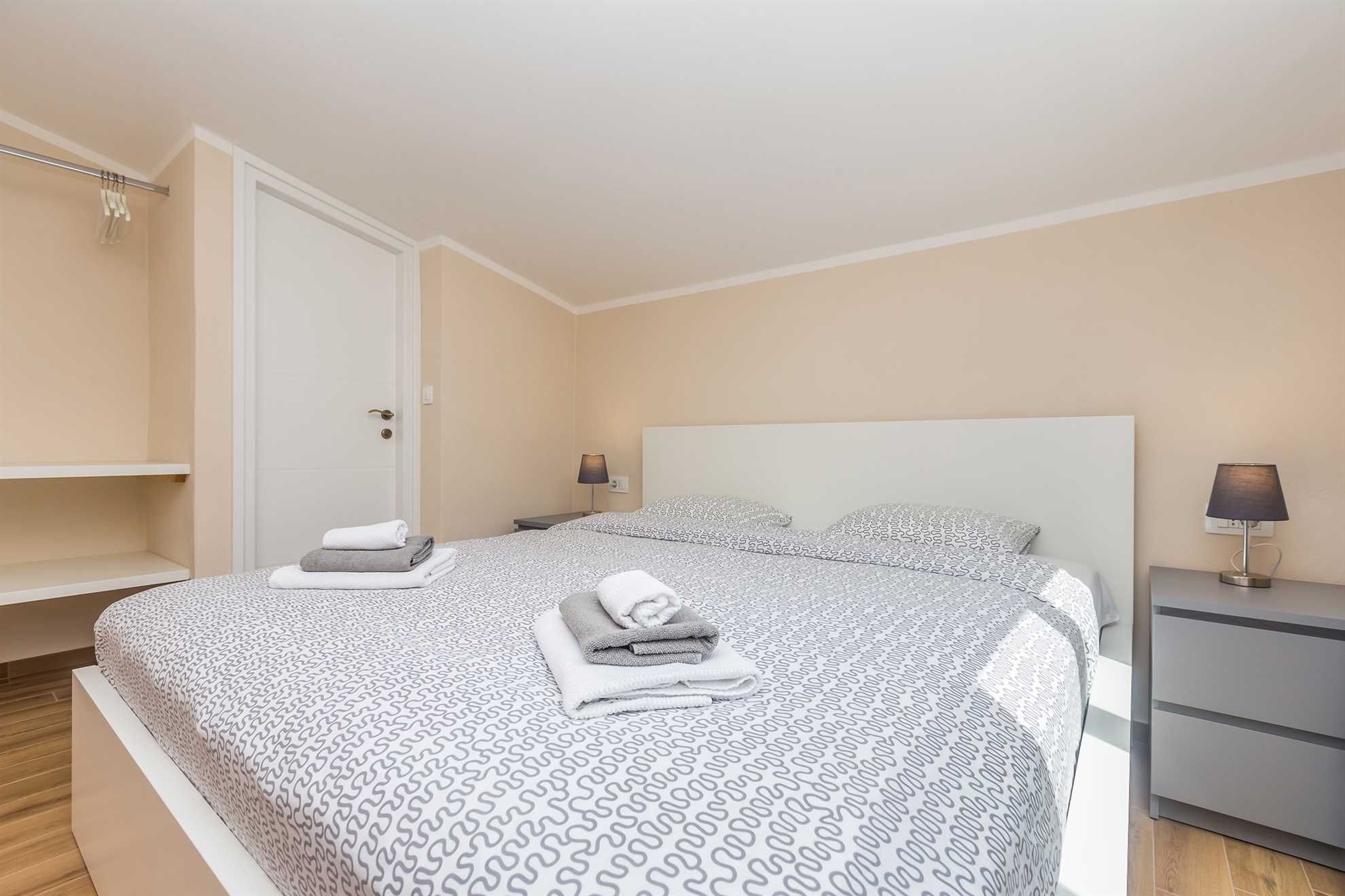 Rustikales Ferienhaus Jela mit Swimmingpool