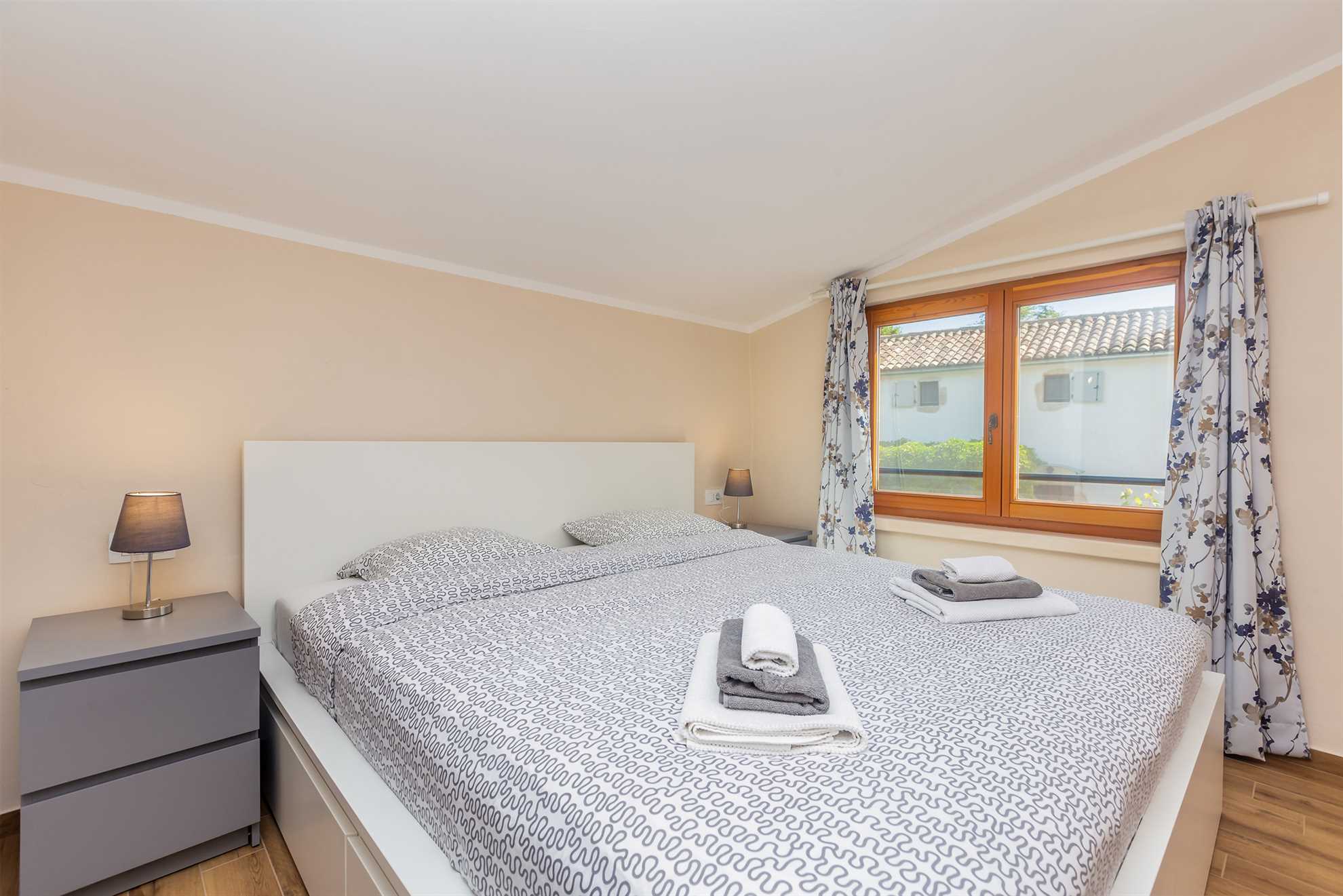 Rustikales Ferienhaus Jela mit Swimmingpool