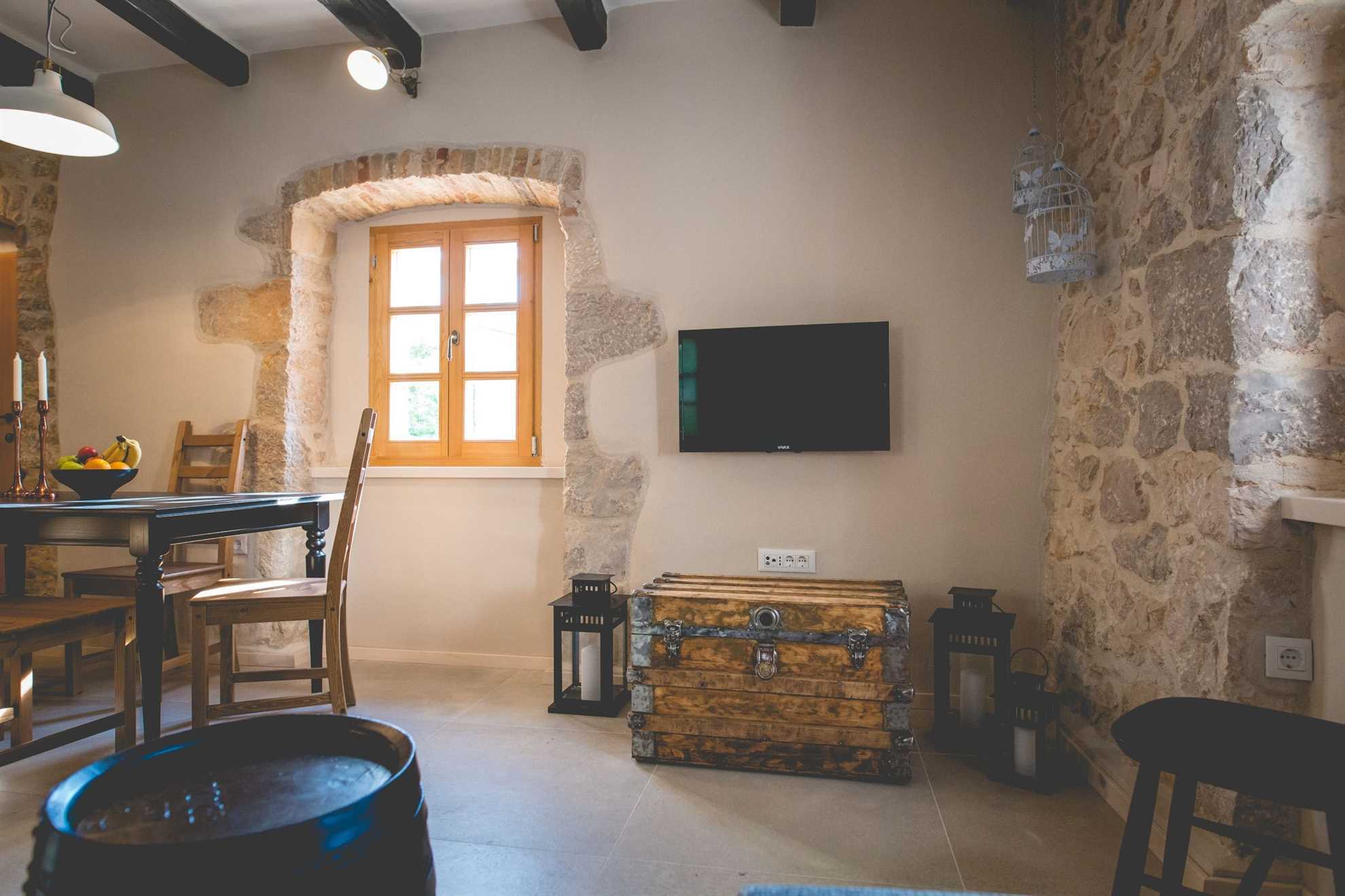 Rustikales Ferienhaus Jela mit Swimmingpool