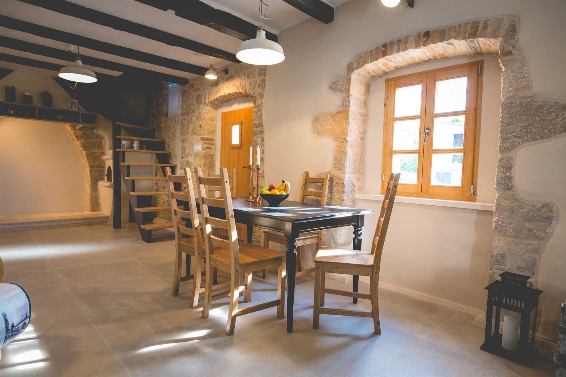 Rustikales Ferienhaus Jela mit Swimmingpool