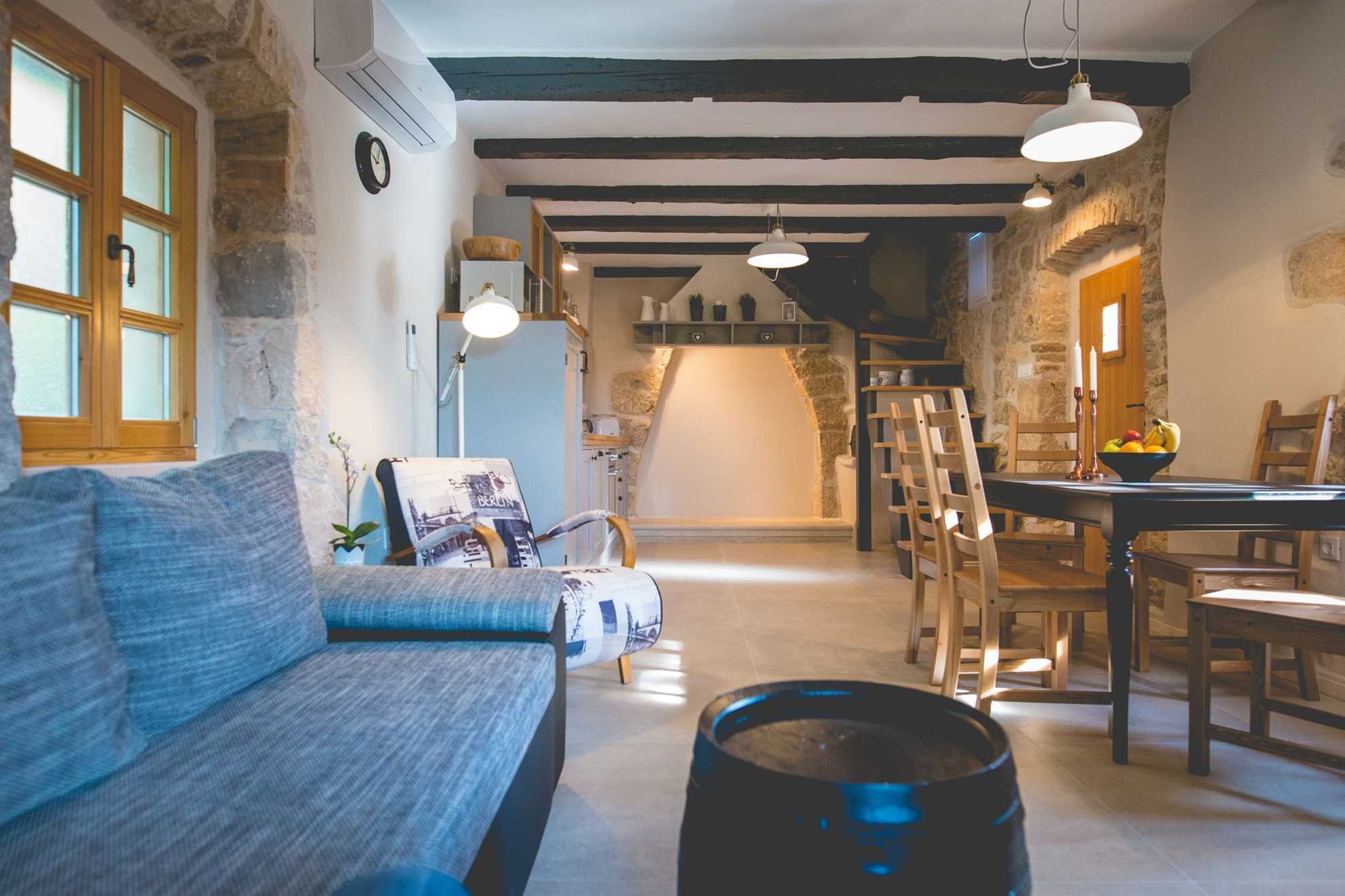 Rustikales Ferienhaus Jela mit Swimmingpool