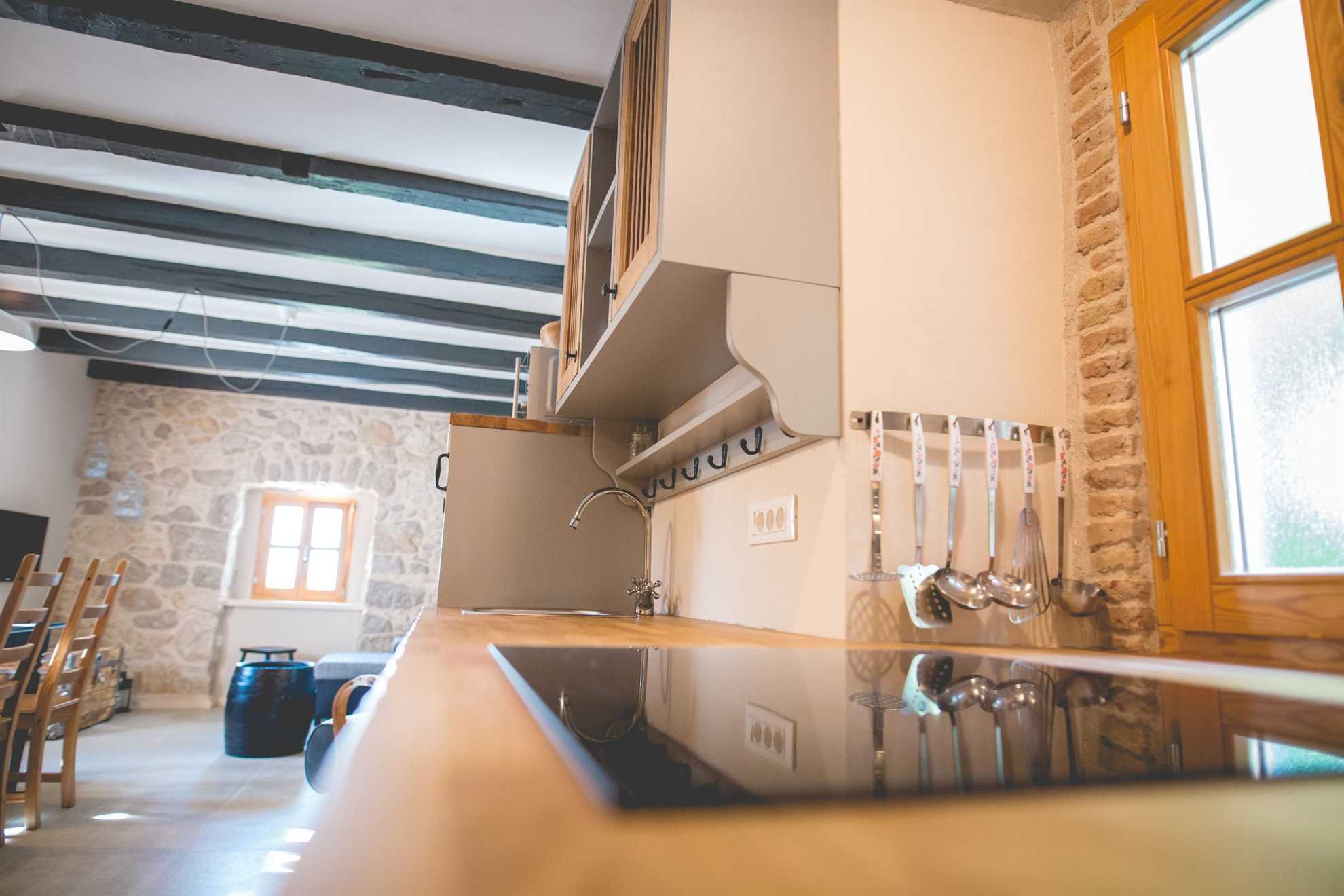 Rustikales Ferienhaus Jela mit Swimmingpool