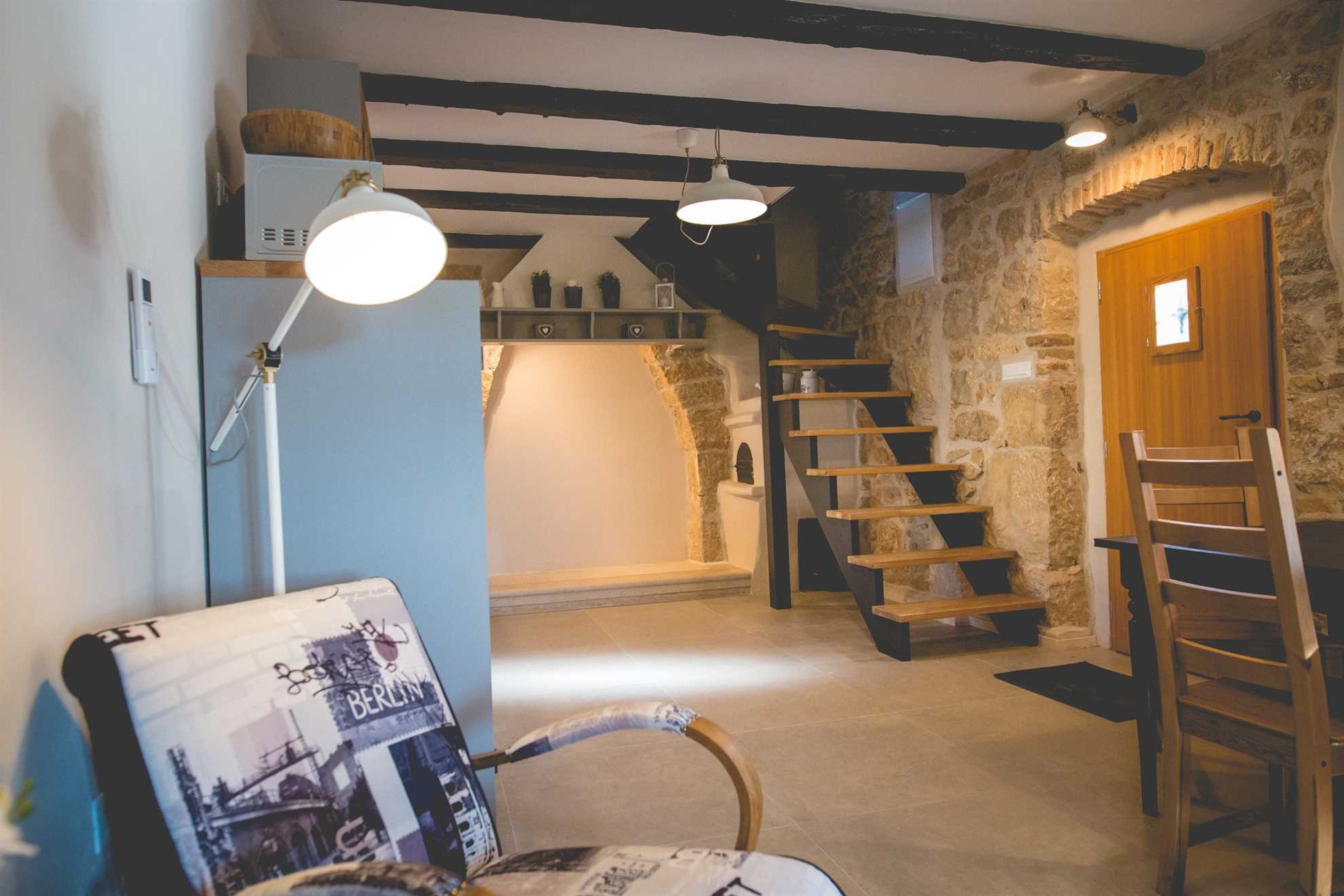 Rustikales Ferienhaus Jela mit Swimmingpool