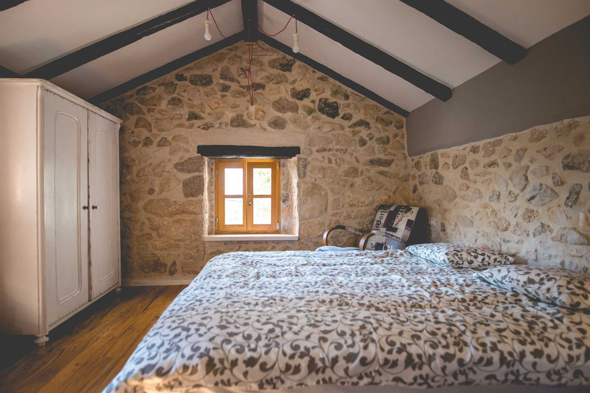 Rustikales Ferienhaus Jela mit Swimmingpool