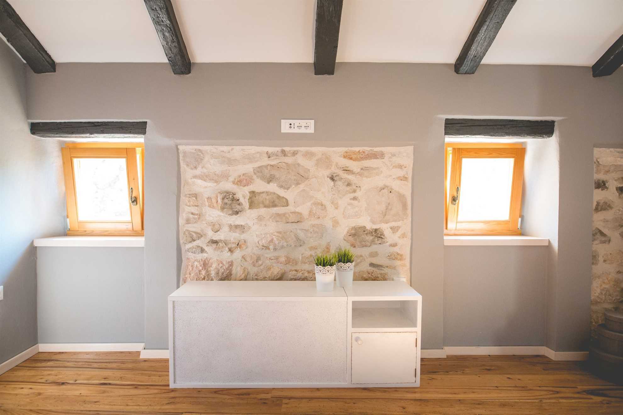 Rustikales Ferienhaus Jela mit Swimmingpool