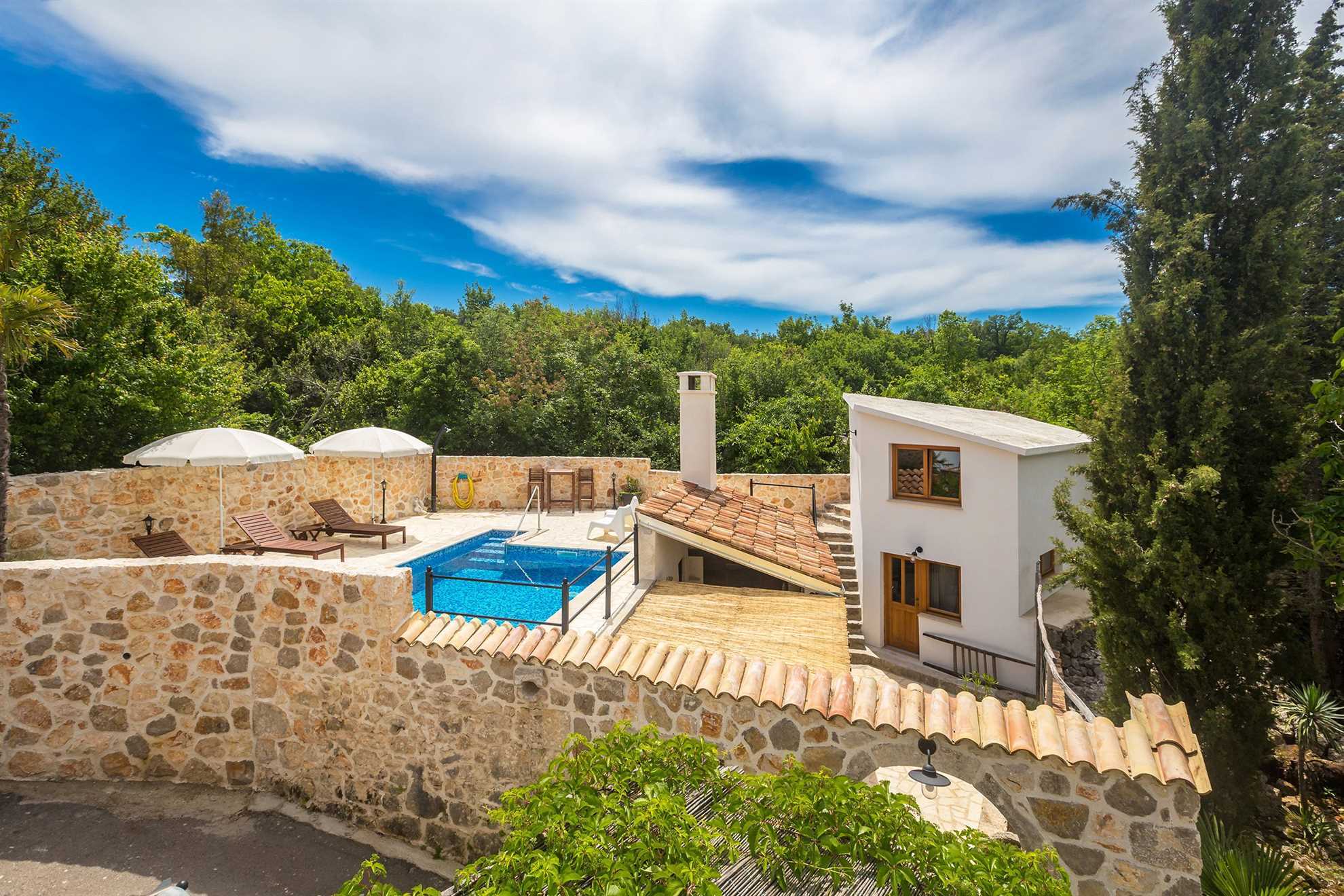 Rustikales Ferienhaus Jela mit Swimmingpool