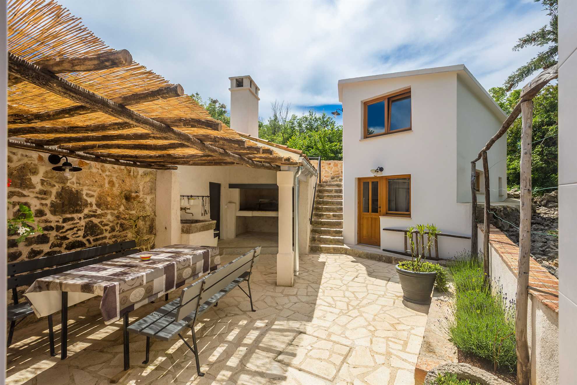 Rustikales Ferienhaus Jela mit Swimmingpool