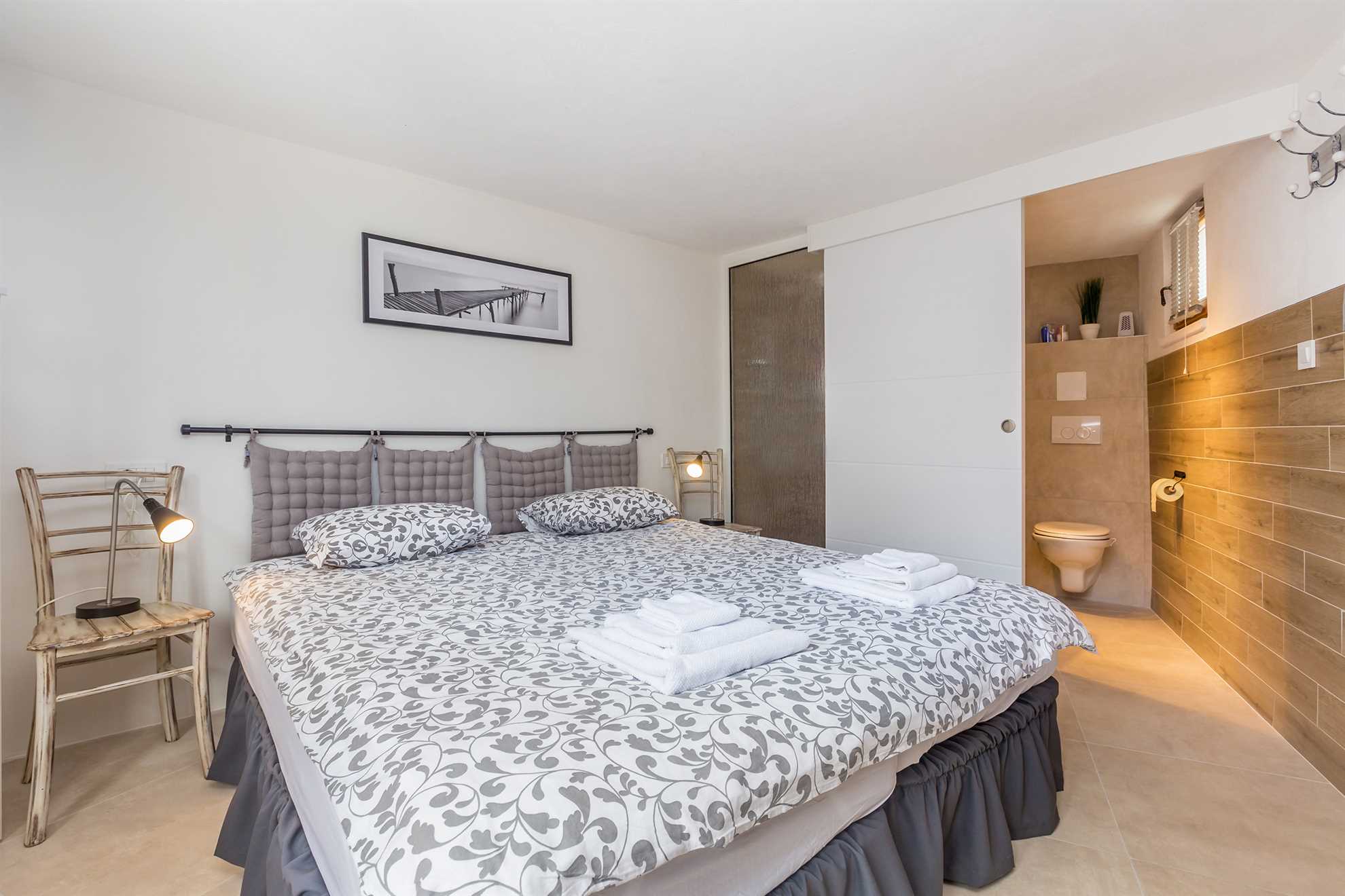 Rustikales Ferienhaus Jela mit Swimmingpool