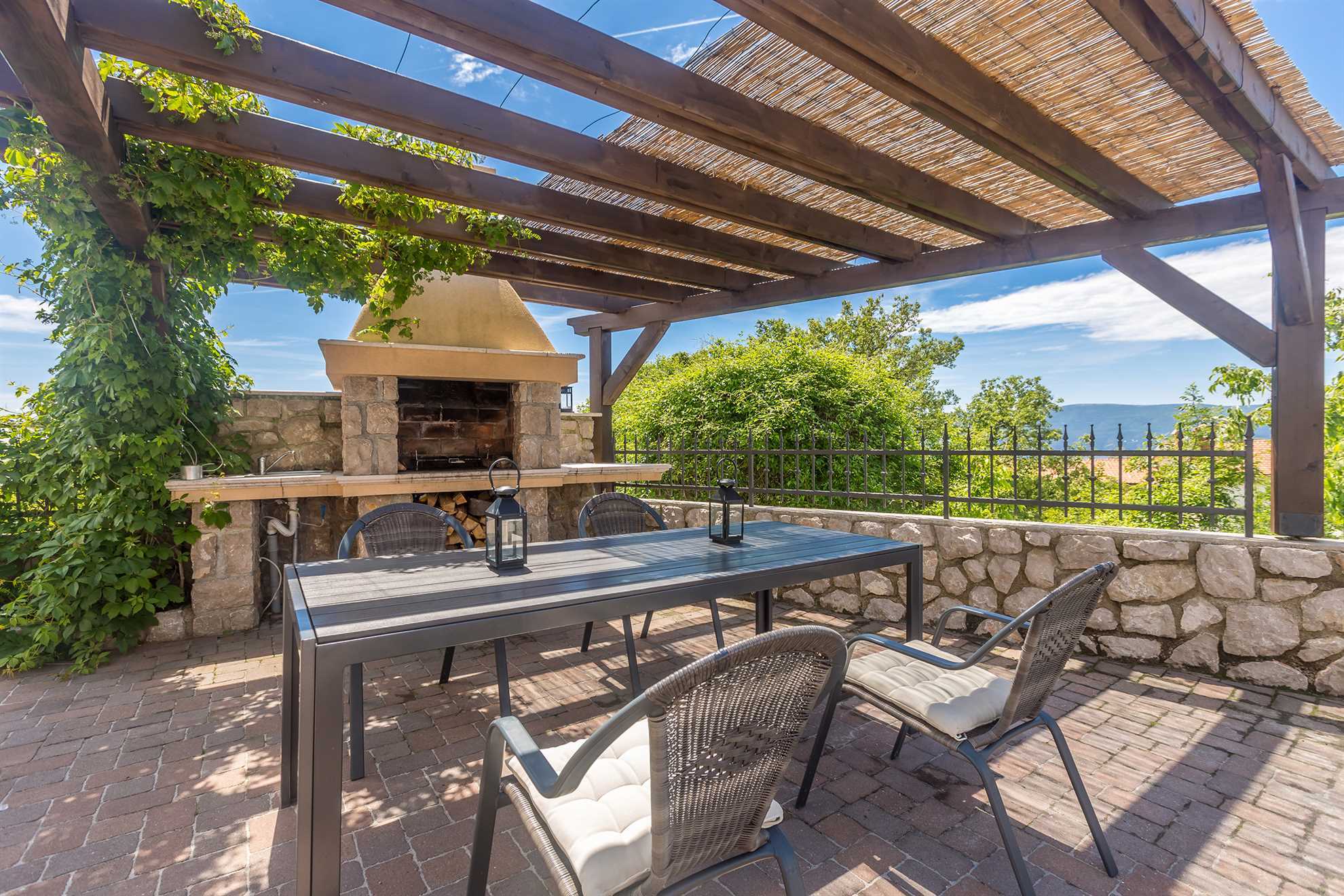 Villa CAVALLO s bazenom i pogledom na more