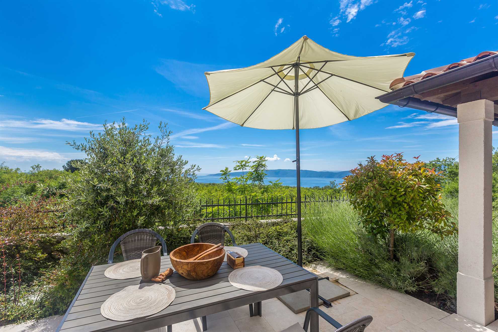 Villa CAVALLO s bazenom i pogledom na more