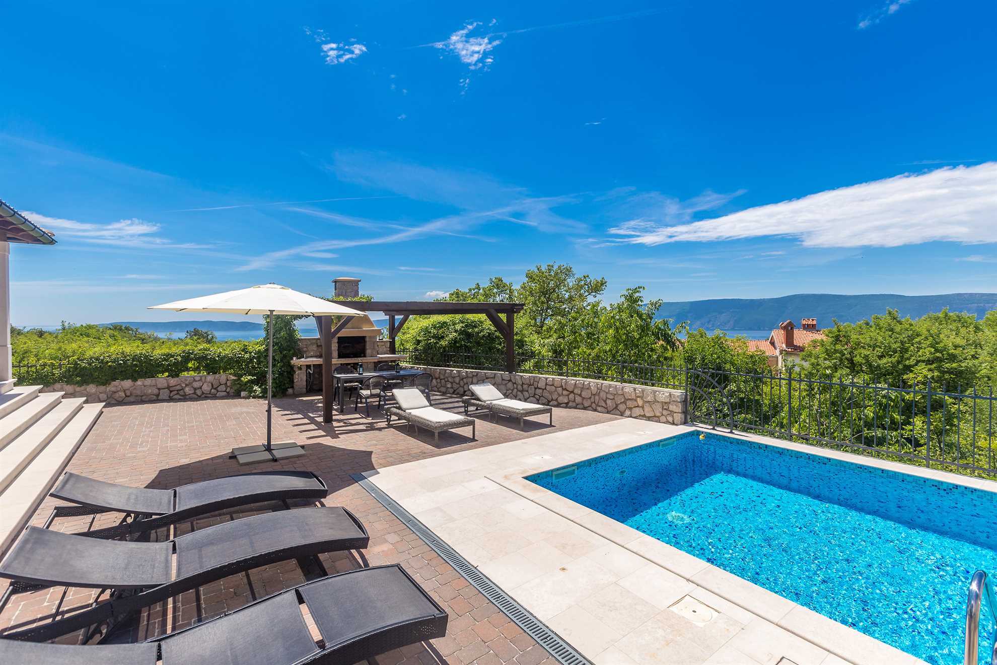 Villa CAVALLO s bazenom i pogledom na more