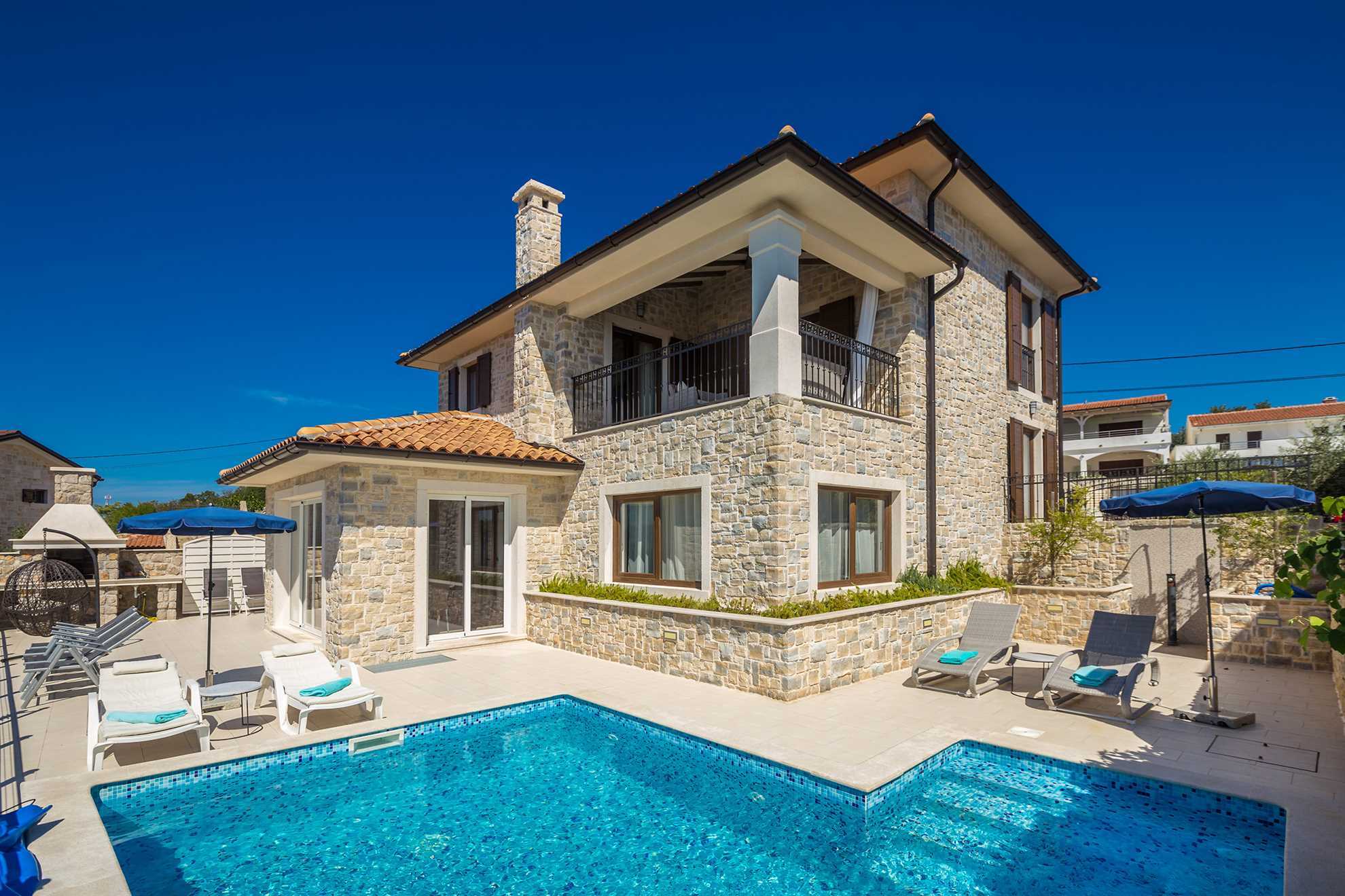 Villa LURDA con magnifica vista sul mare e piscina riscaldata