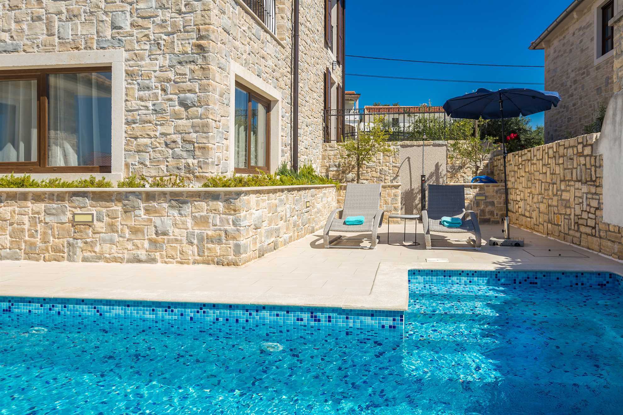 Villa LURDA mit herrlichem Meerblick und beheiztem Pool