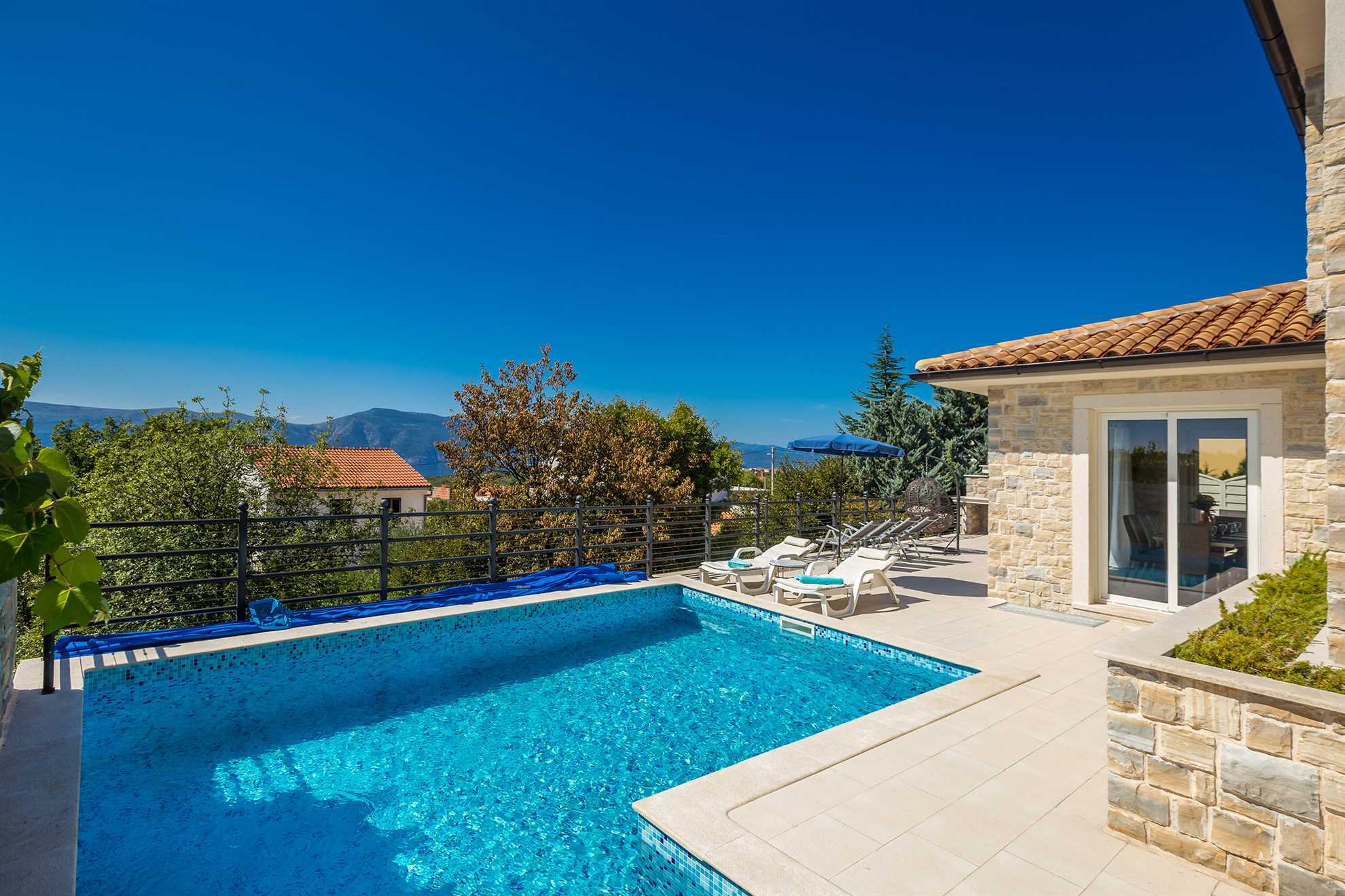 Villa LURDA mit herrlichem Meerblick und beheiztem Pool