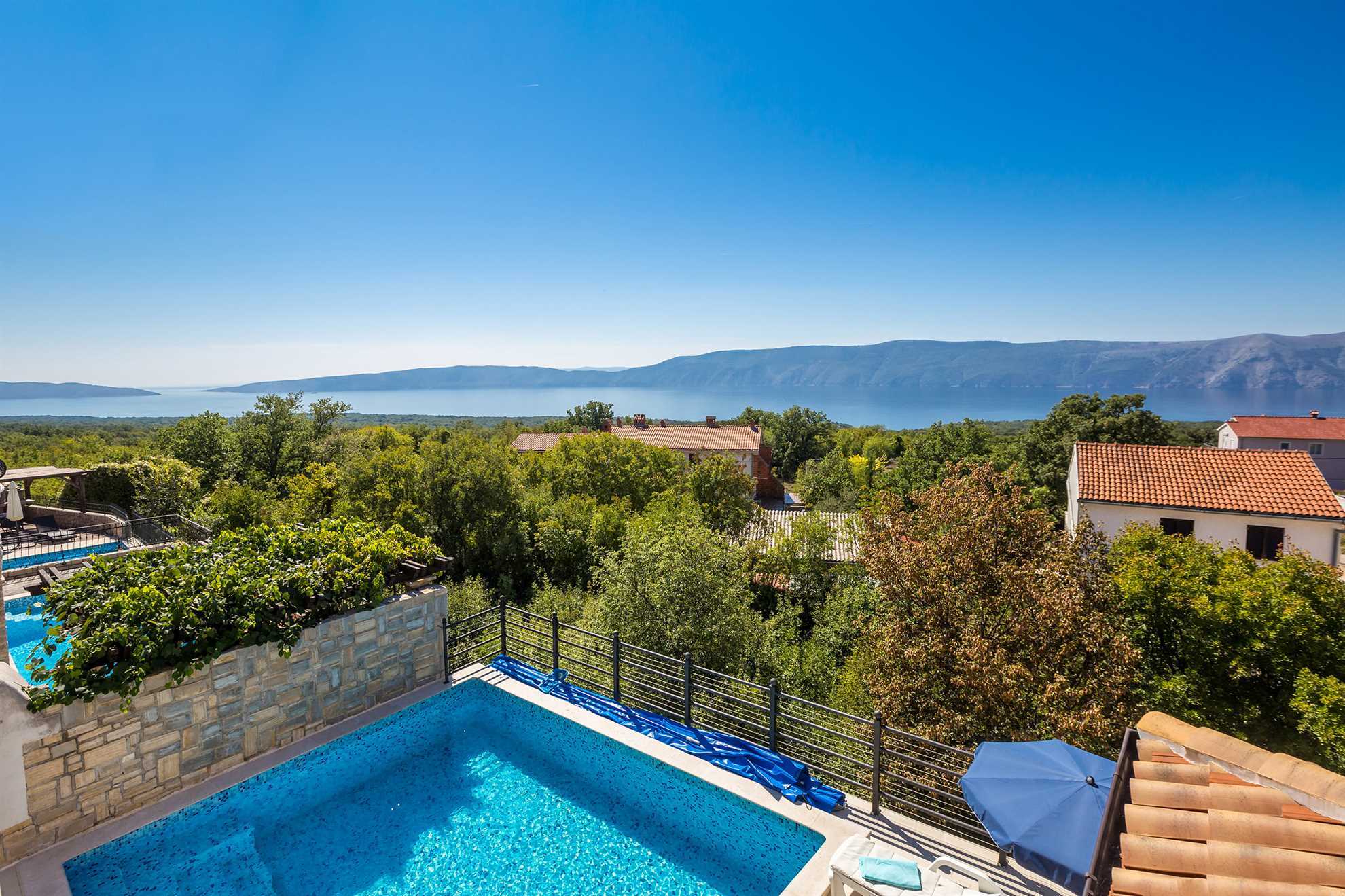 Villa LURDA mit herrlichem Meerblick und beheiztem Pool