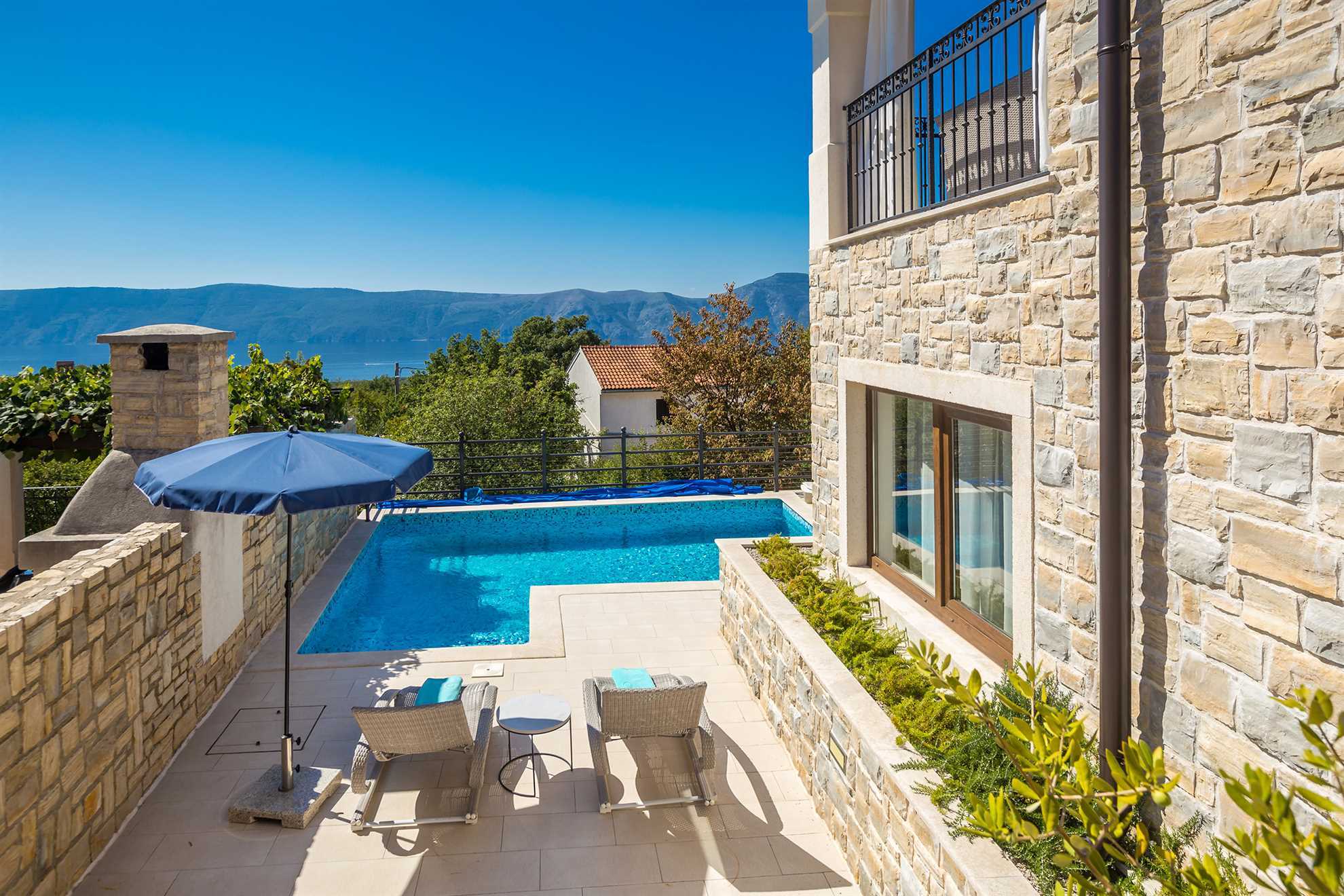 Villa LURDA mit herrlichem Meerblick und beheiztem Pool