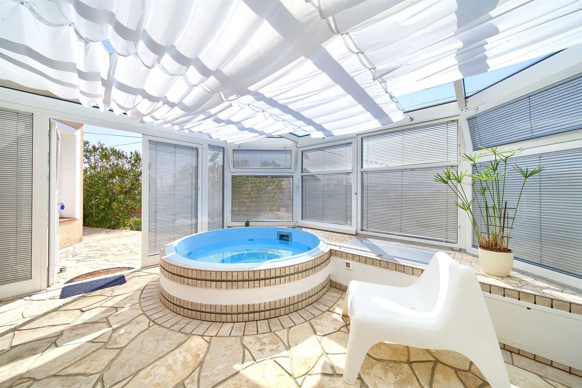 Ferienhaus NIKA mit Pool und Whirlpool
