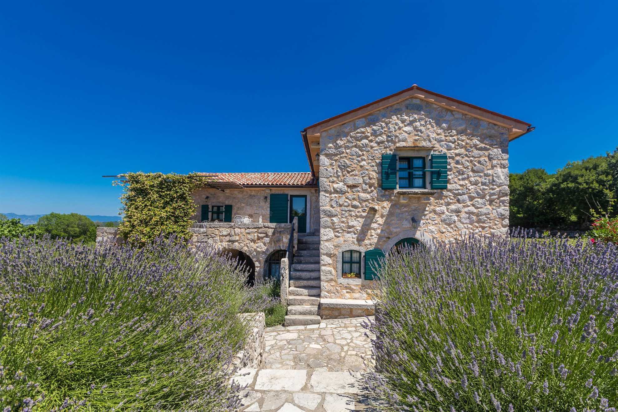 Kuća za odmor DAJANA sa mediteranskim vrtom