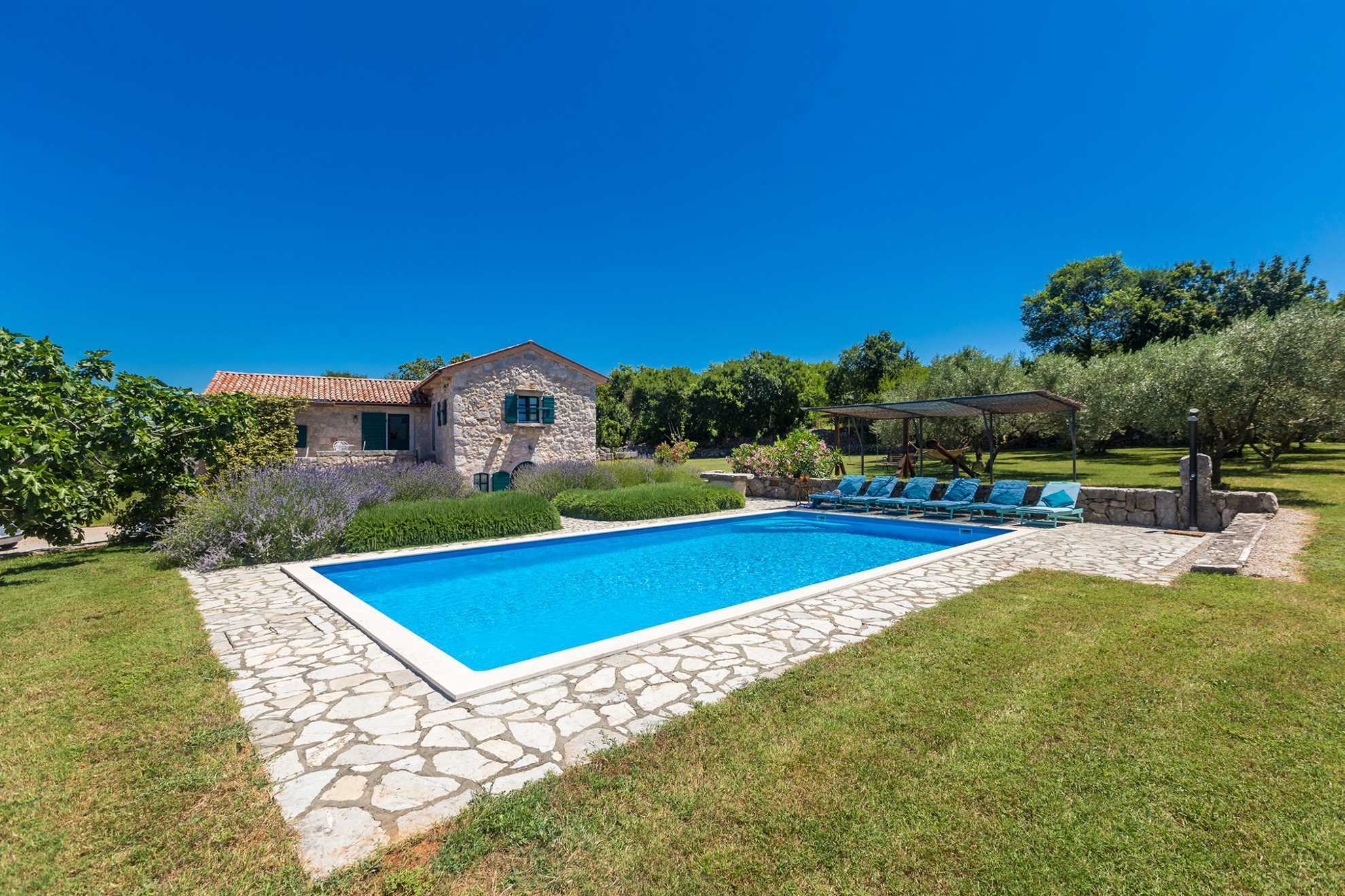 Kuća za odmor DAJANA sa mediteranskim vrtom