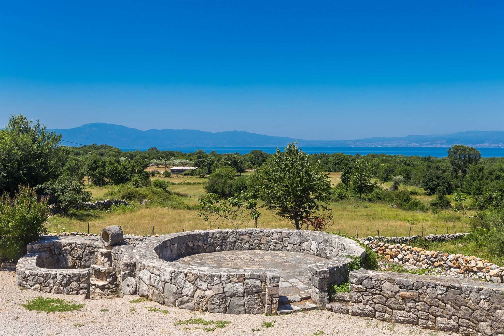 Kuća za odmor DAJANA sa mediteranskim vrtom