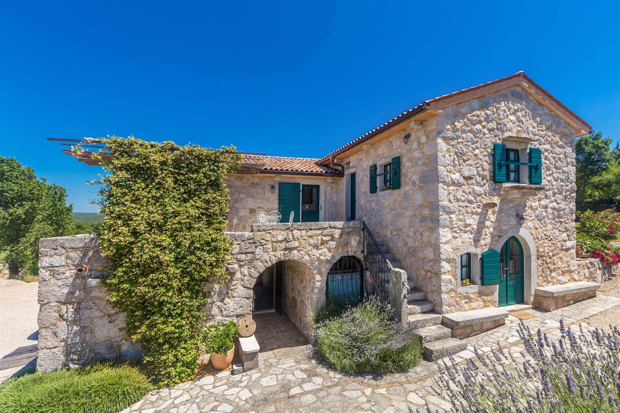 Kuća za odmor DAJANA sa mediteranskim vrtom