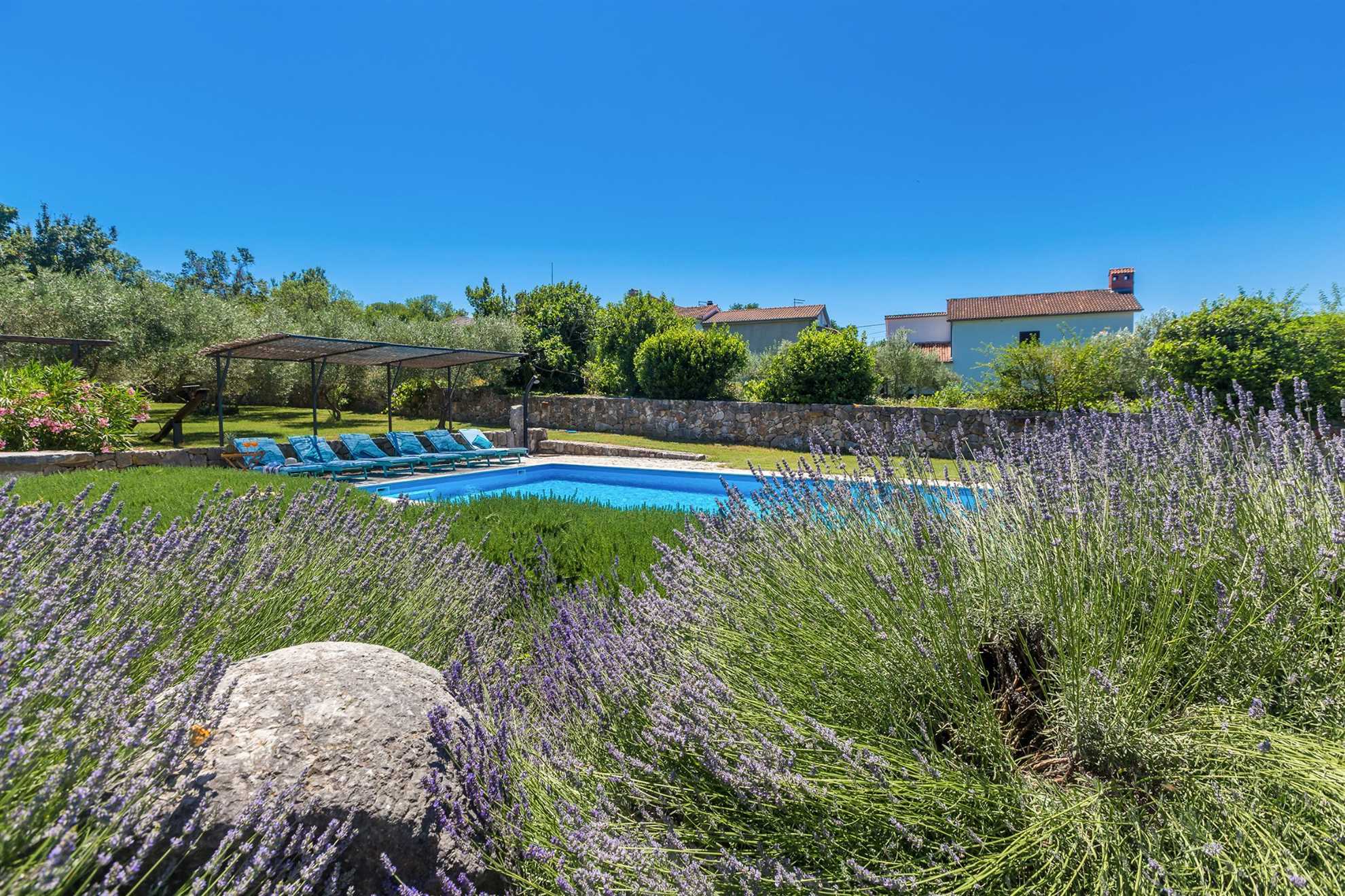 Kuća za odmor DAJANA sa mediteranskim vrtom