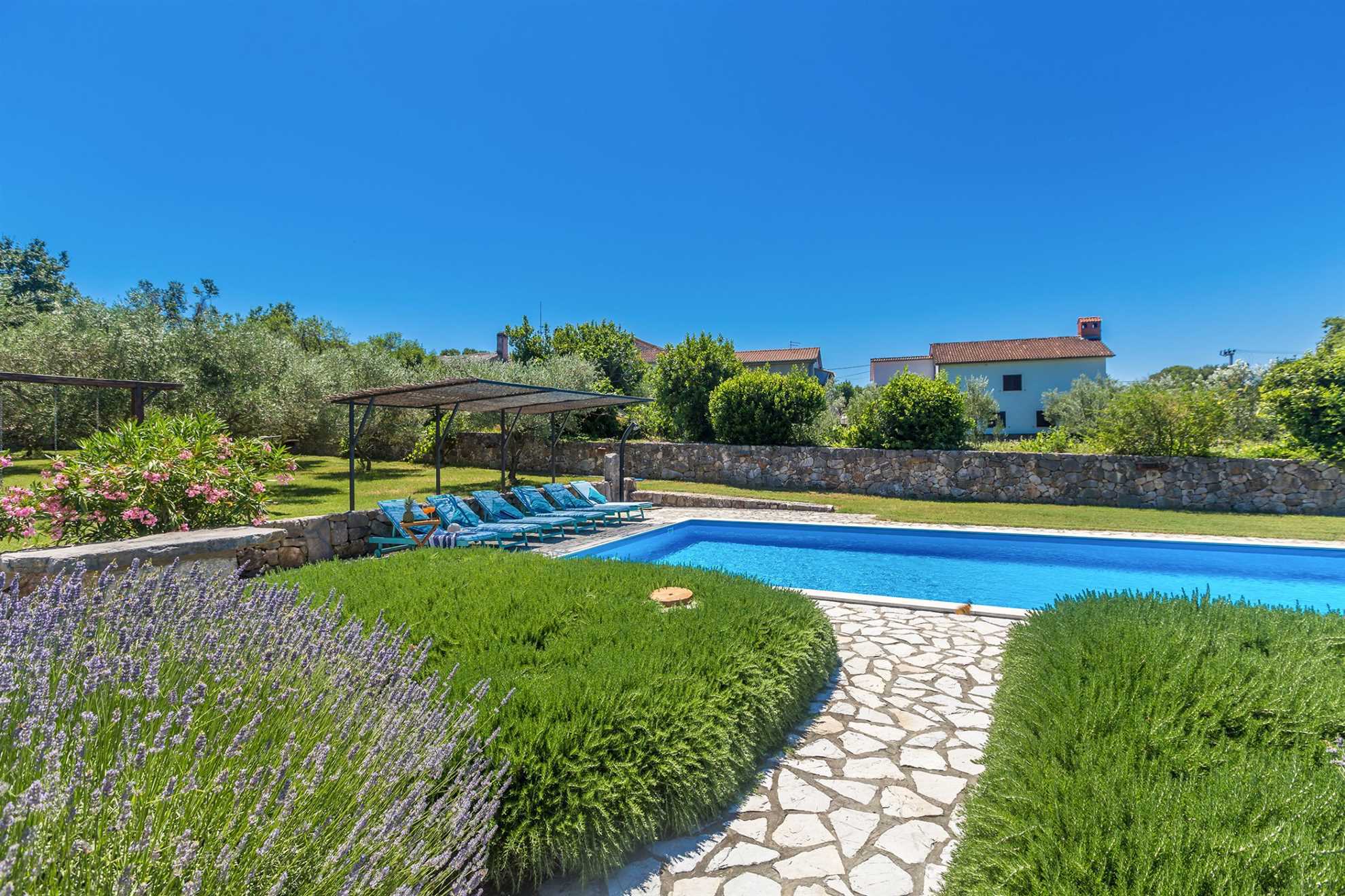 Kuća za odmor DAJANA sa mediteranskim vrtom