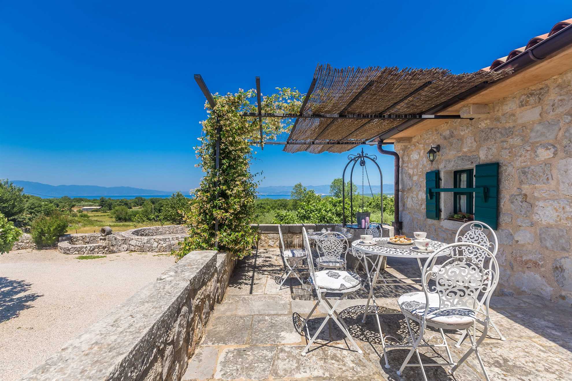 Kuća za odmor DAJANA sa mediteranskim vrtom