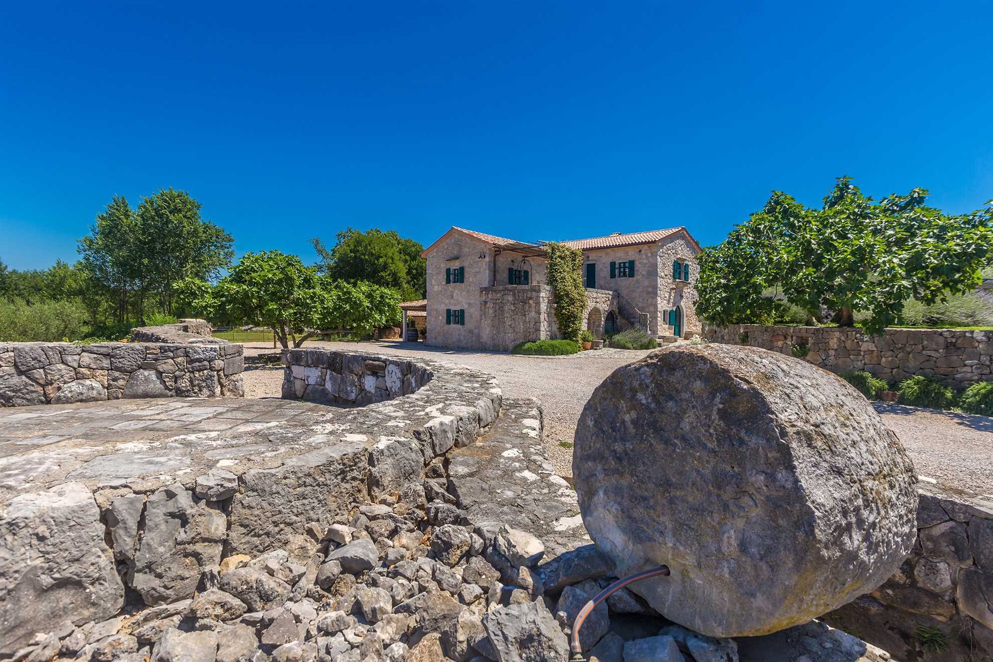 Kuća za odmor DAJANA sa mediteranskim vrtom