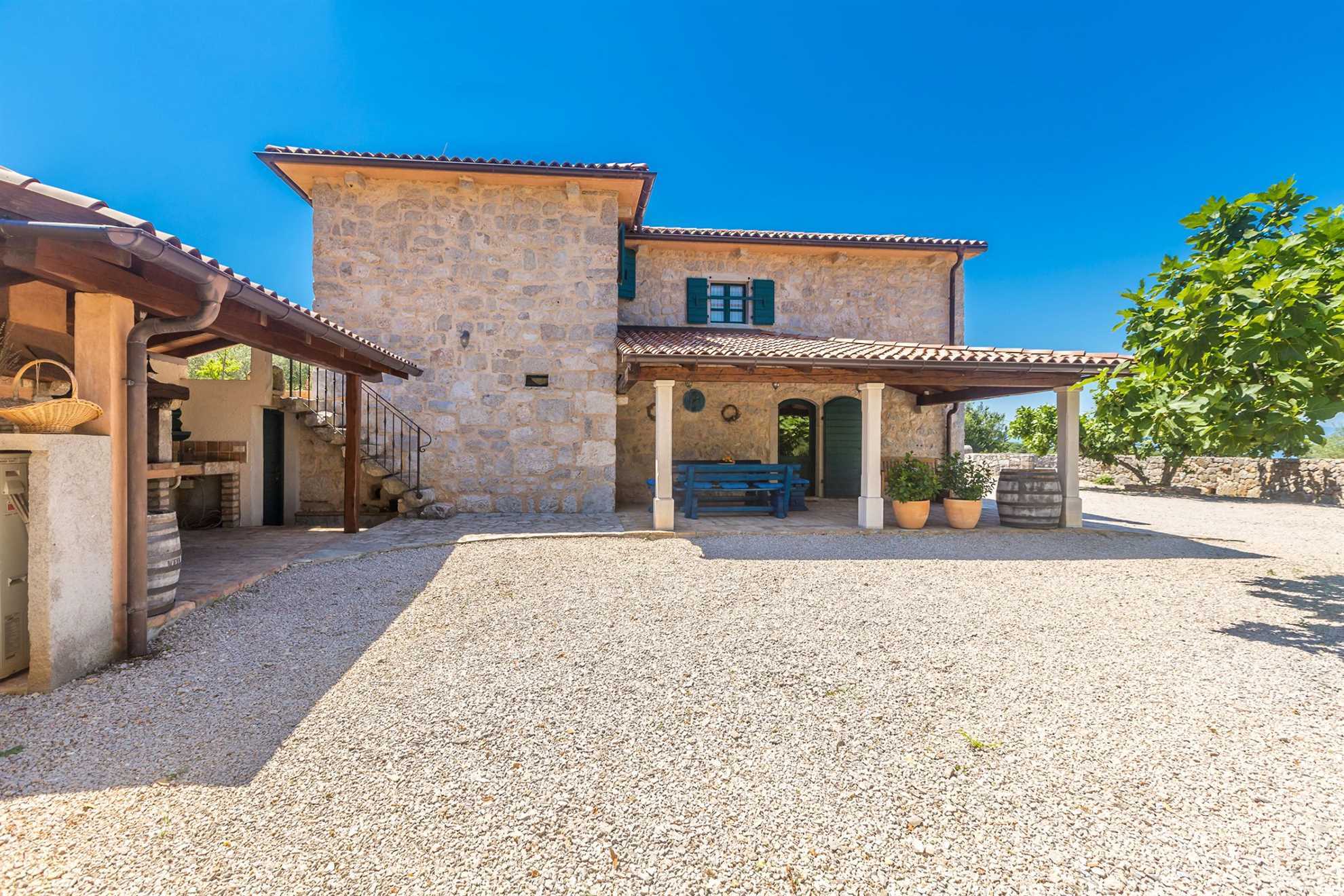 Kuća za odmor DAJANA sa mediteranskim vrtom