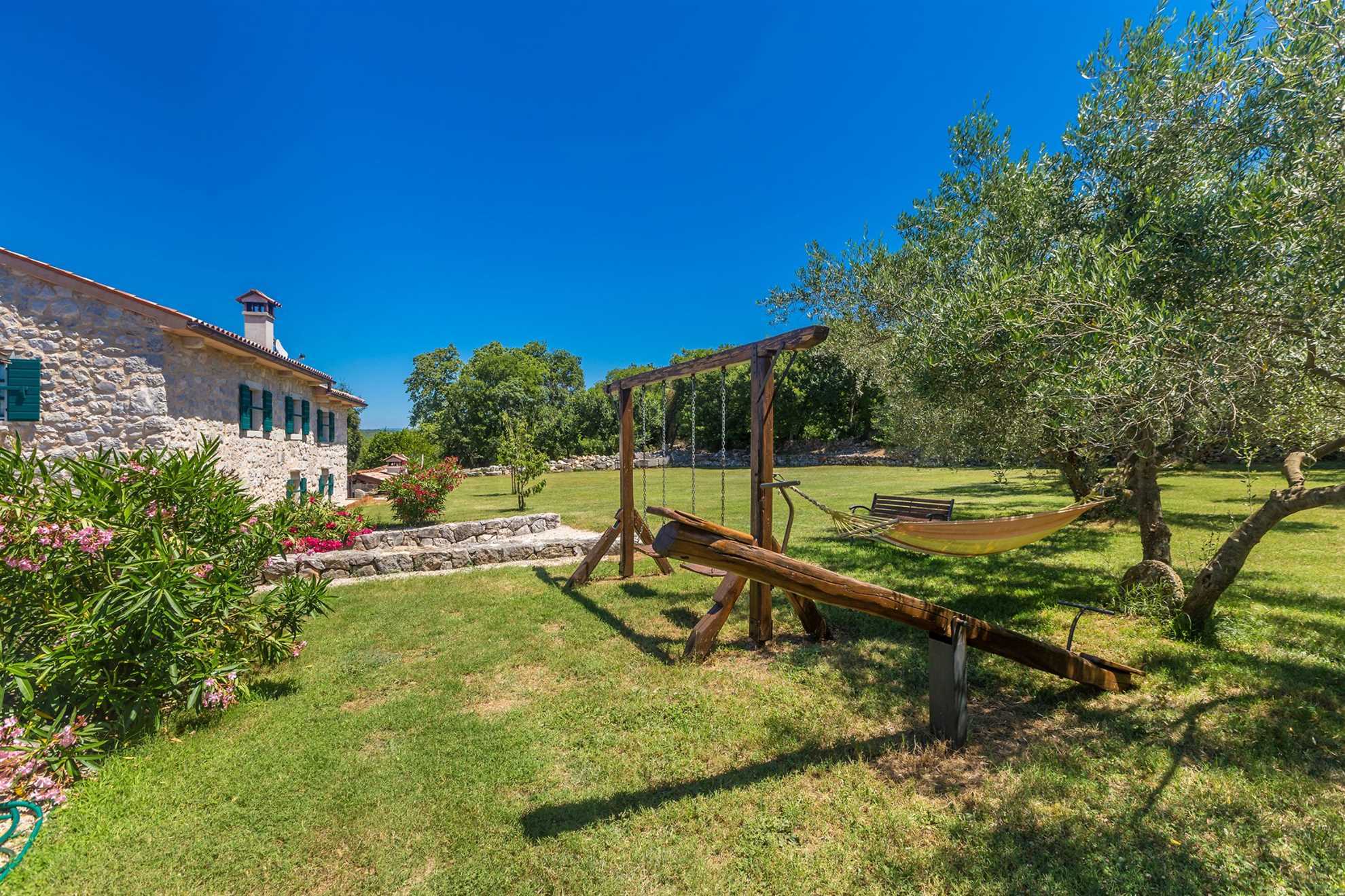 Kuća za odmor DAJANA sa mediteranskim vrtom