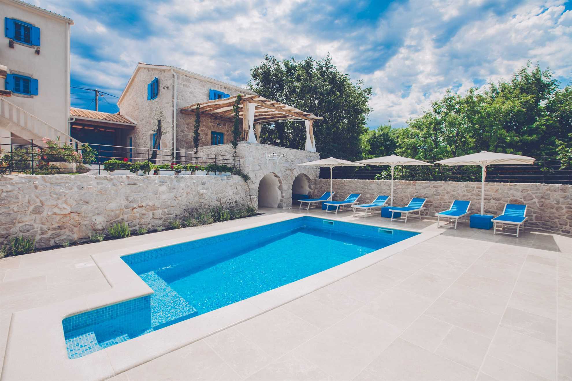 Luksuzna Villa DELUXE sa bazenom i saunom