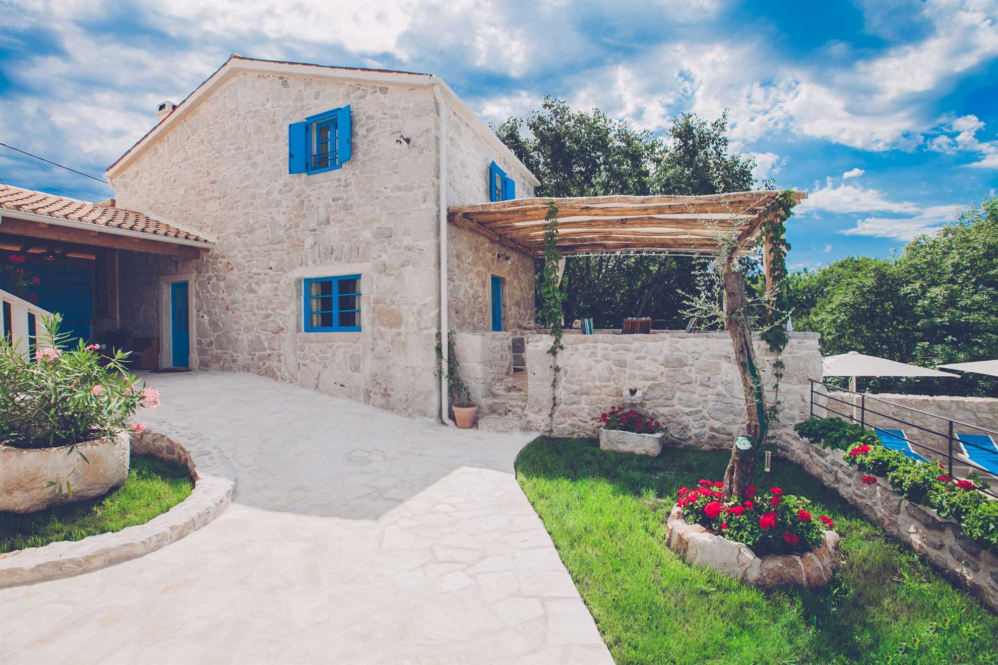 Luksuzna Villa DELUXE sa bazenom i saunom