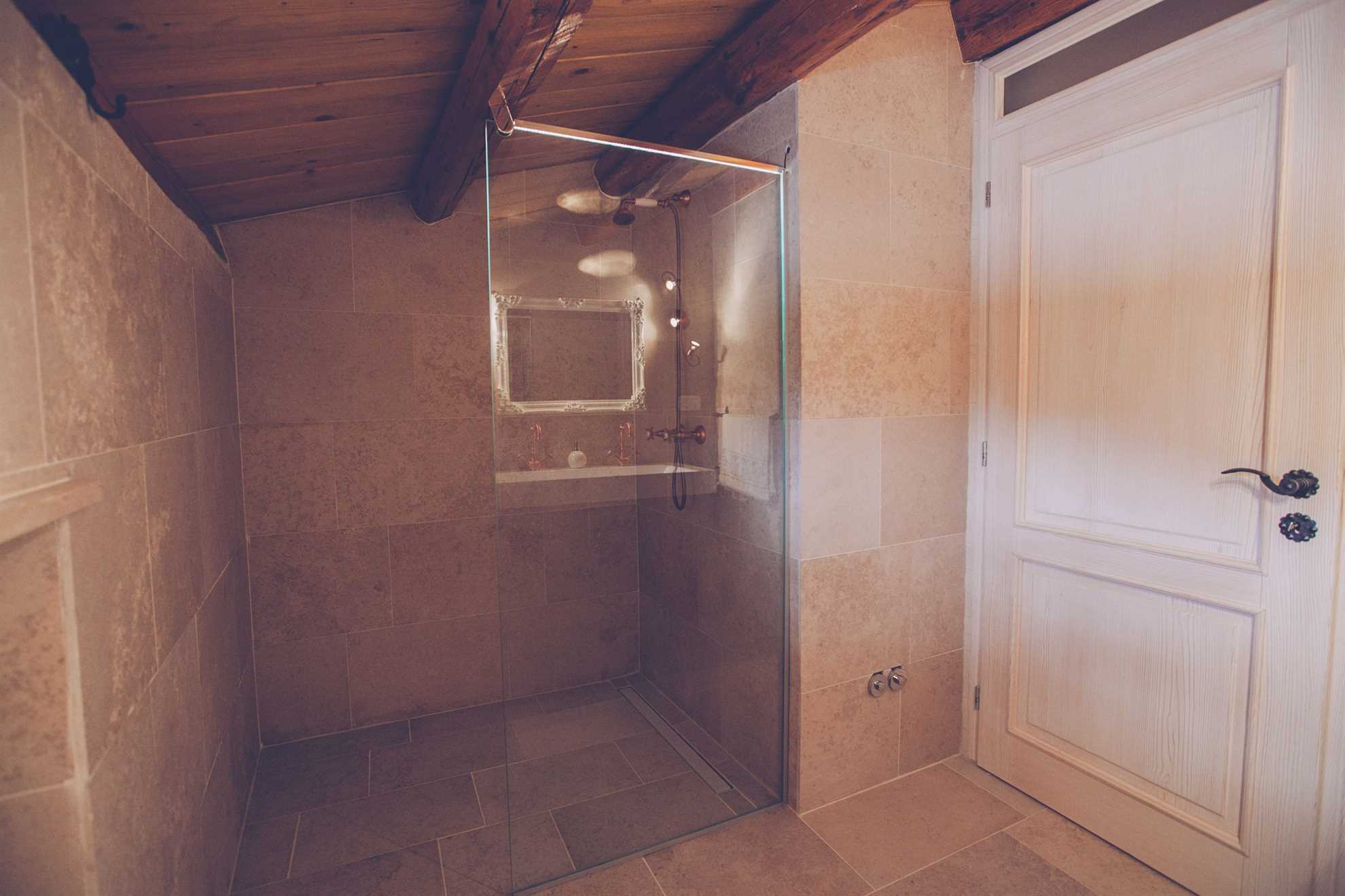 Luksuzna Villa DELUXE sa bazenom i saunom