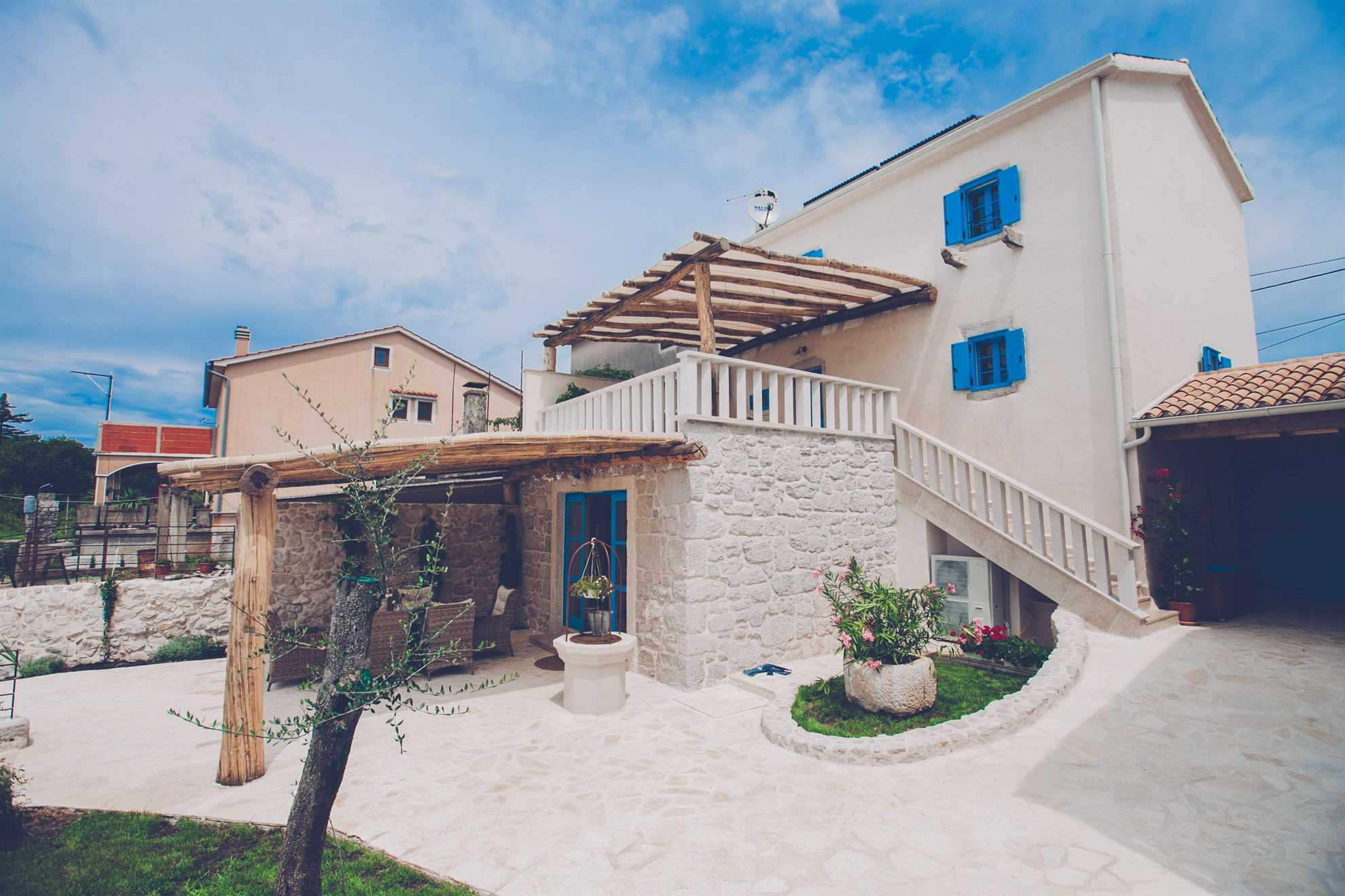 Luksuzna Villa DELUXE sa bazenom i saunom