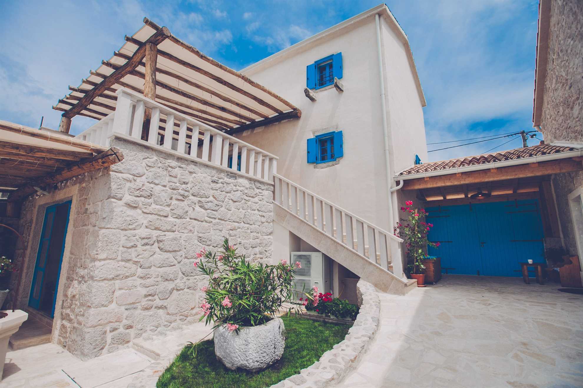 Luksuzna Villa DELUXE sa bazenom i saunom