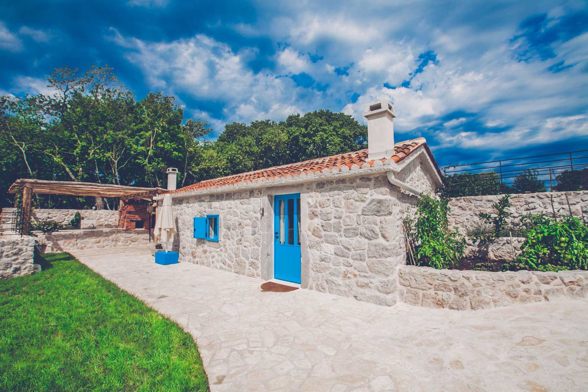 Luksuzna Villa DELUXE sa bazenom i saunom