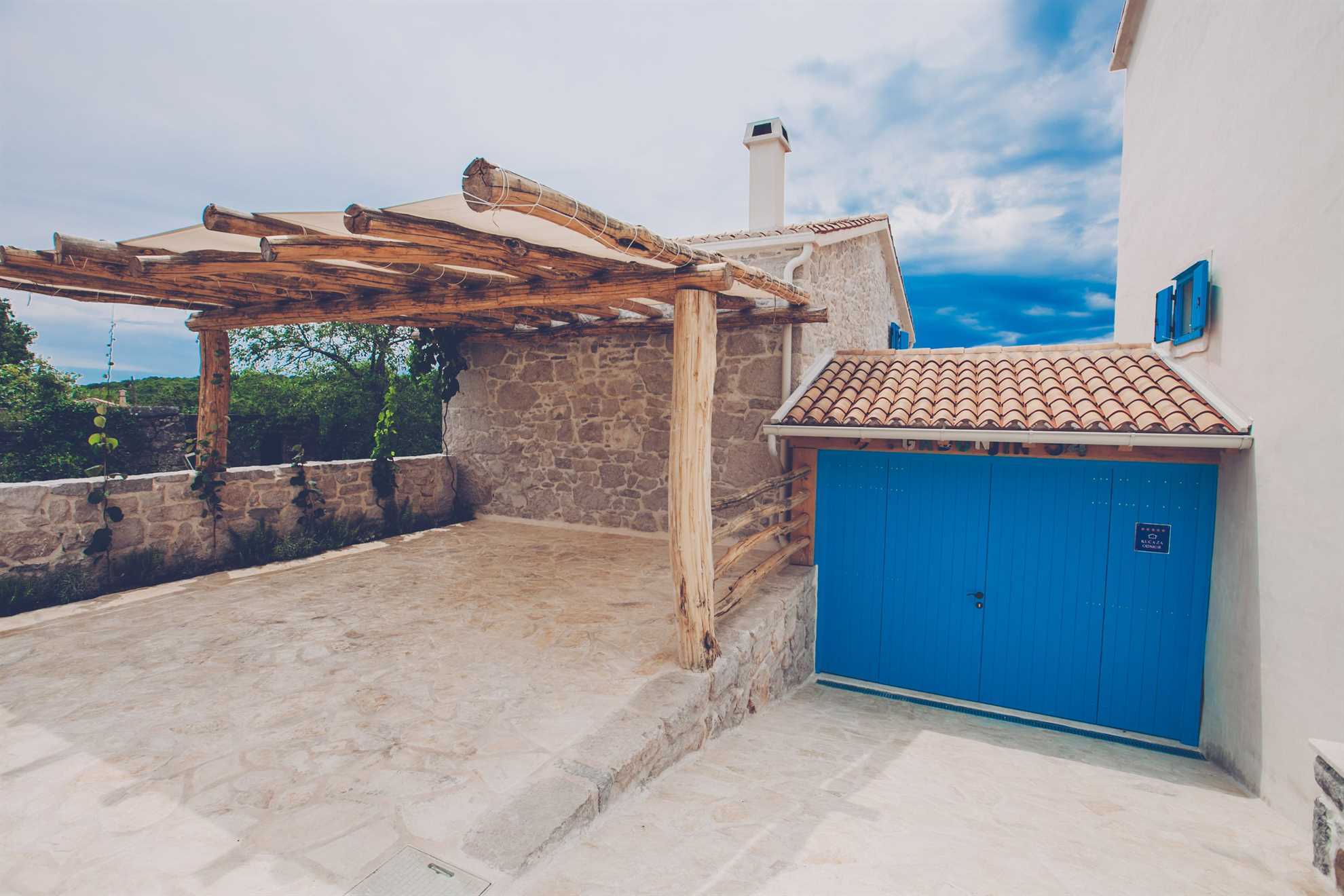 Luksuzna Villa DELUXE sa bazenom i saunom