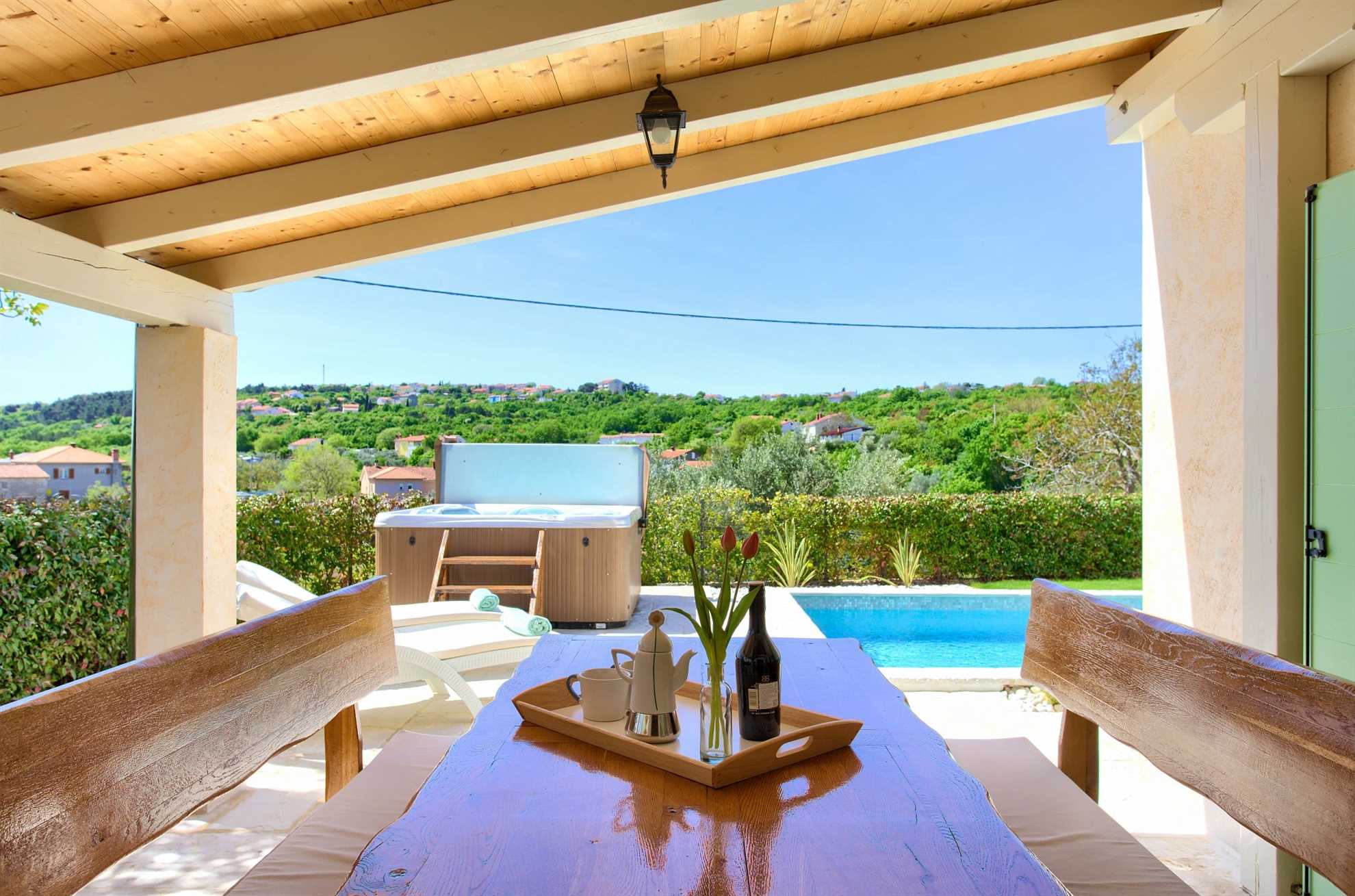 Atraktivna kuća za odmor MARE s bazenom i jacuzzijem