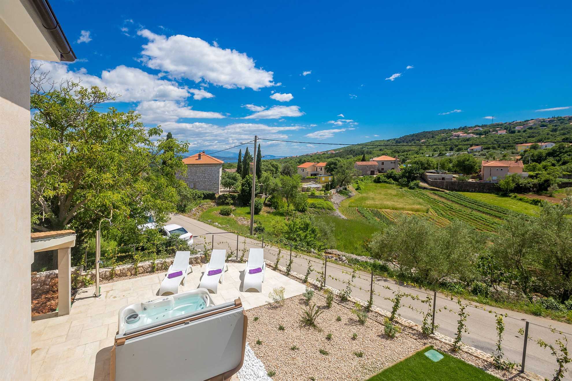 Atraktivna kuća za odmor MARE s bazenom i jacuzzijem