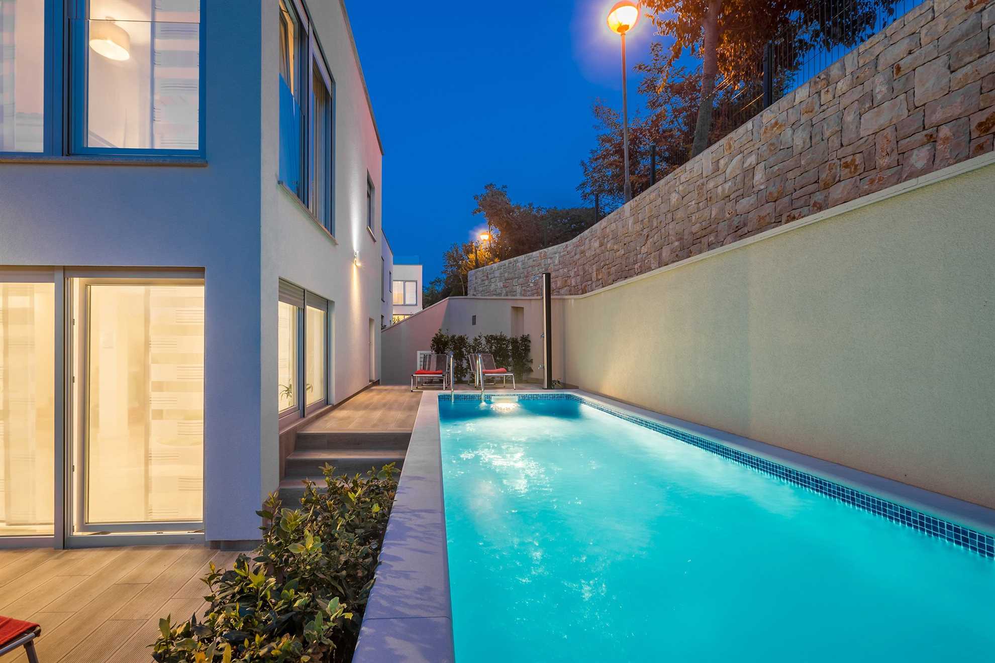 Luxurious villa DRAZINE with heated pool and jacuzzi