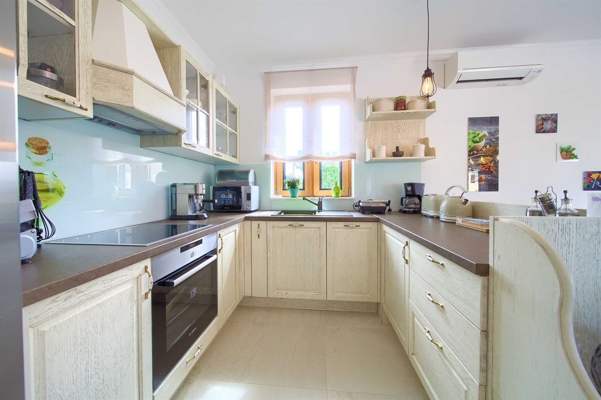 Villa NATHALIE con piscina privata, jacuzzi e sauna esterna