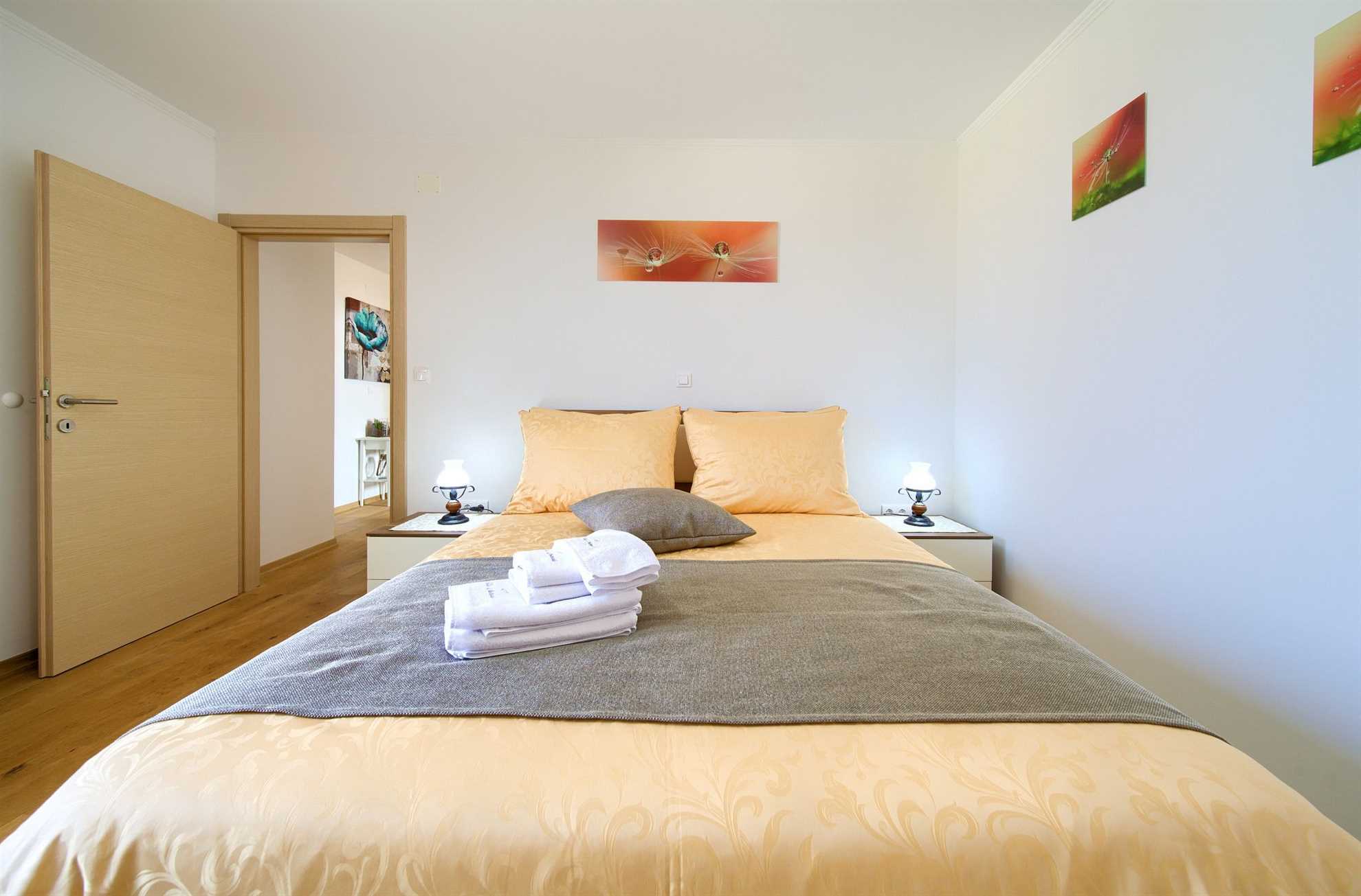 Villa NATHALIE con piscina privata, jacuzzi e sauna esterna