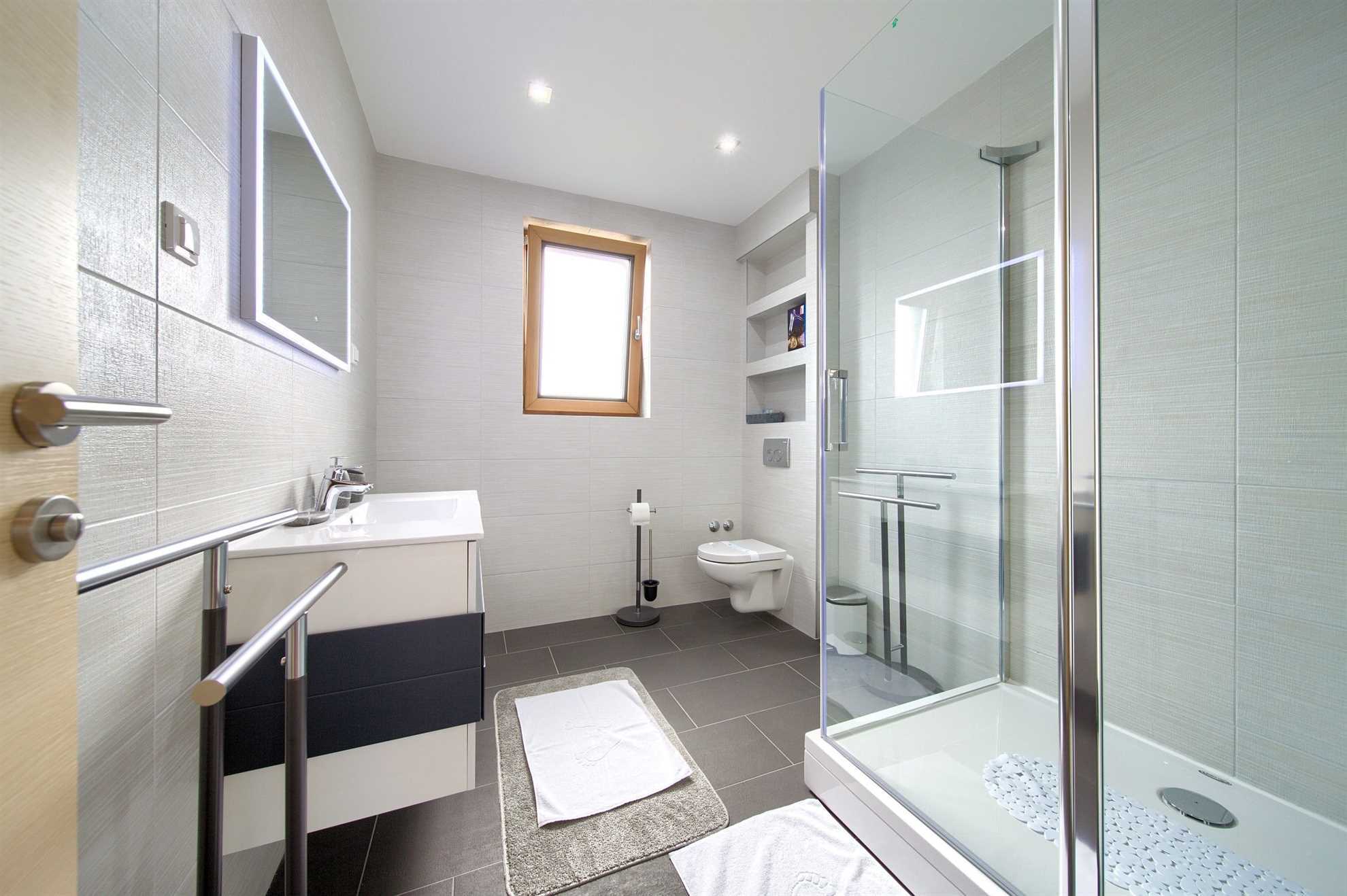 Villa NATHALIE con piscina privata, jacuzzi e sauna esterna