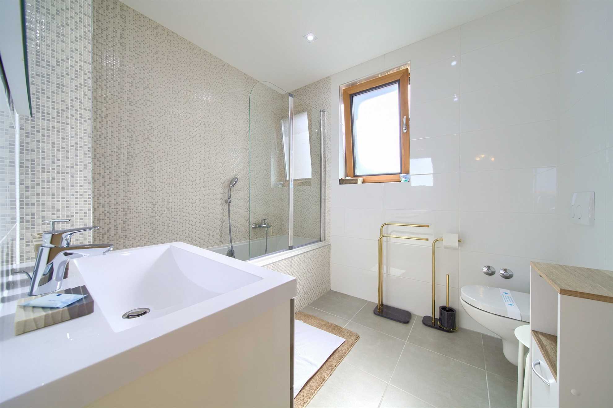 Villa NATHALIE con piscina privata, jacuzzi e sauna esterna